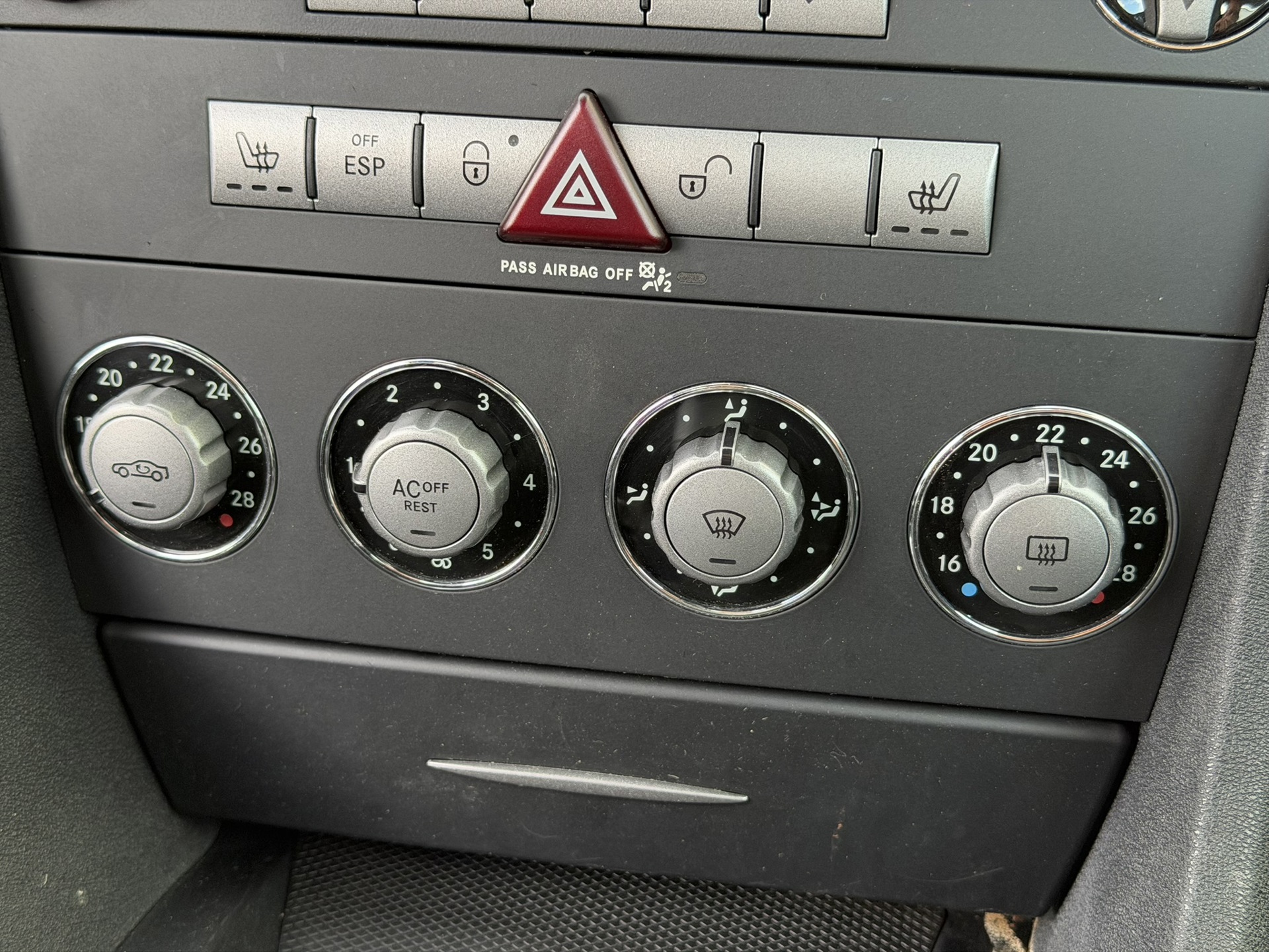 Foto van Mercedes-Benz SLK 200 Kompressor