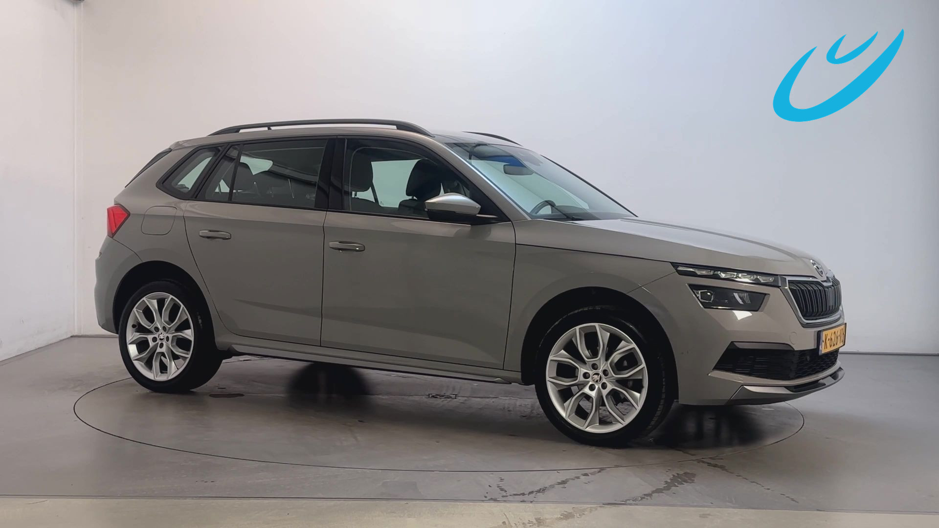 Skoda Kamiq 1.0 TSI 110pk DSG Business Edition Stoelverwarming Trekhaak Virtual Cockpit 2021 - voorkant