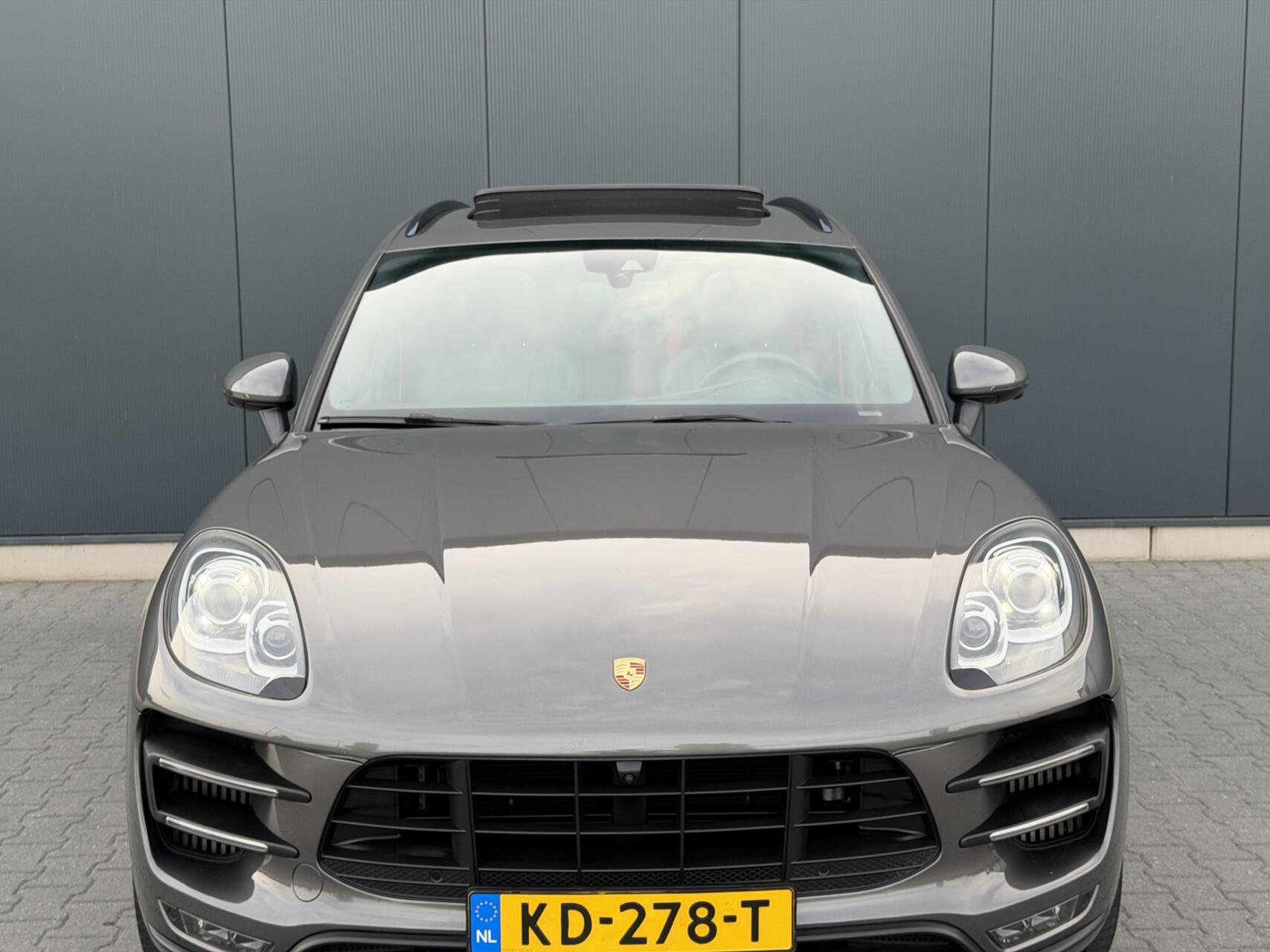 Foto van Porsche Macan Turbo