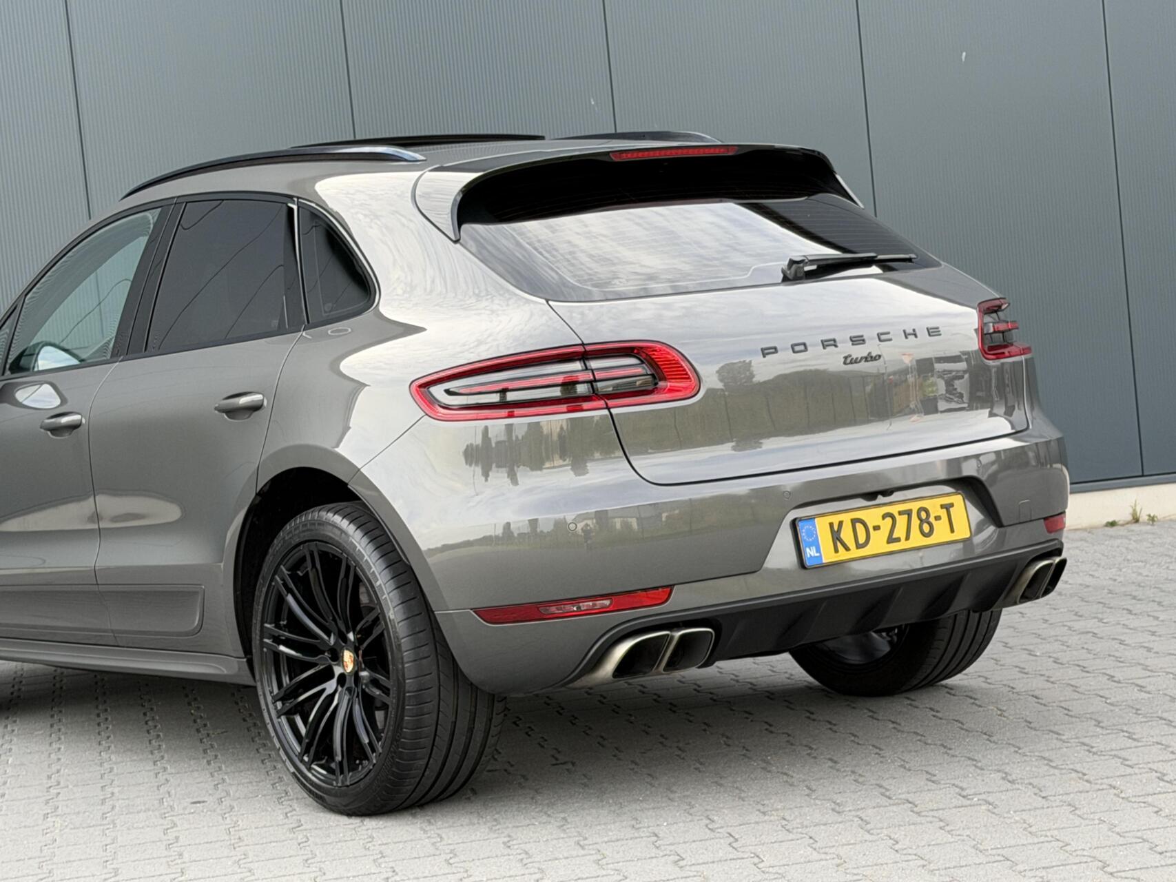 Foto van Porsche Macan Turbo