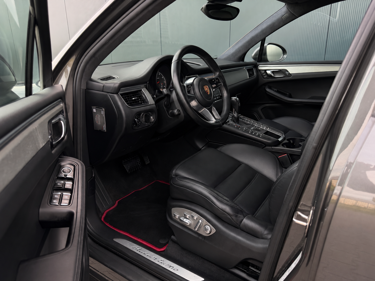Foto van Porsche Macan Turbo
