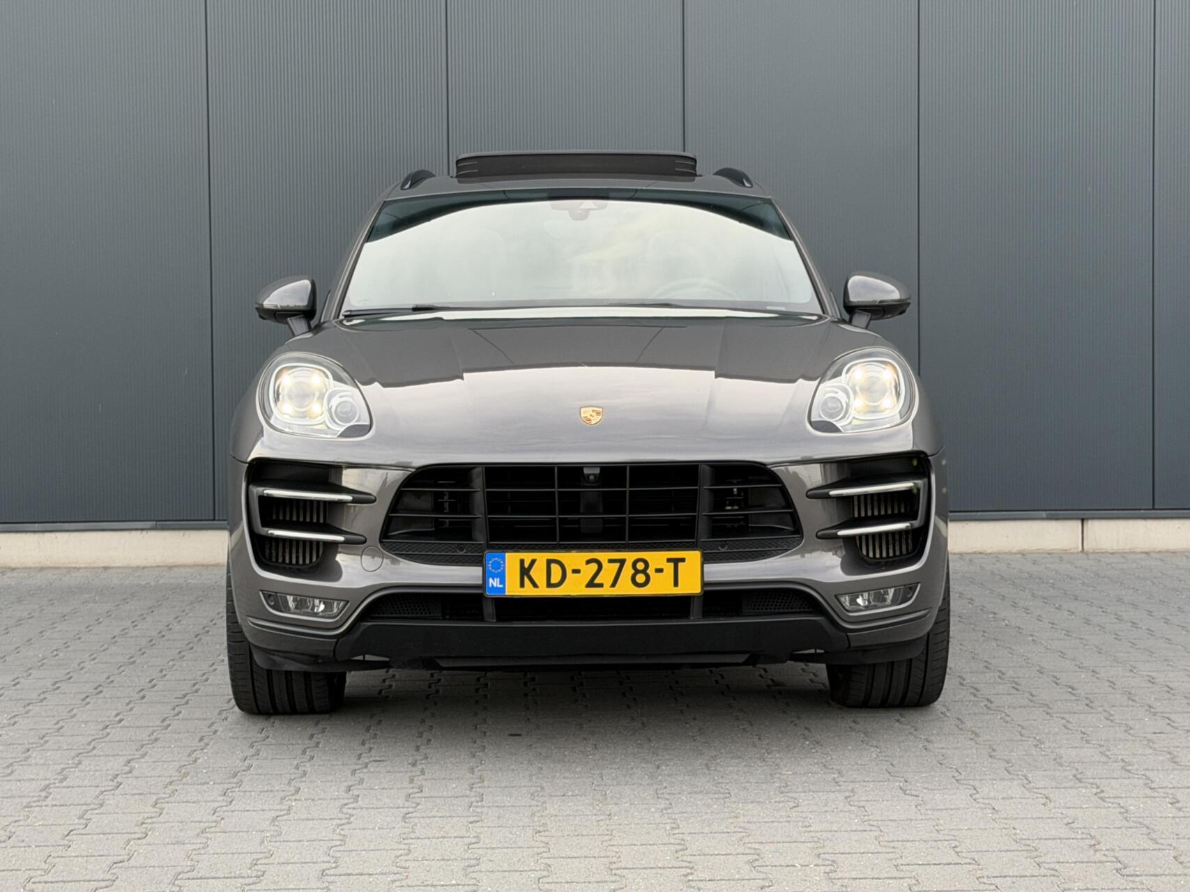 Foto van Porsche Macan Turbo
