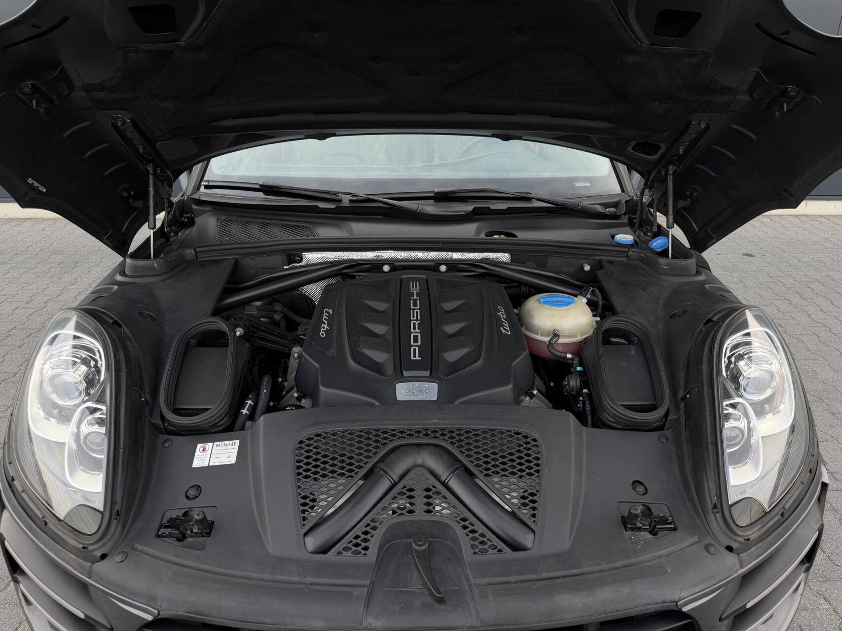 Foto van Porsche Macan Turbo