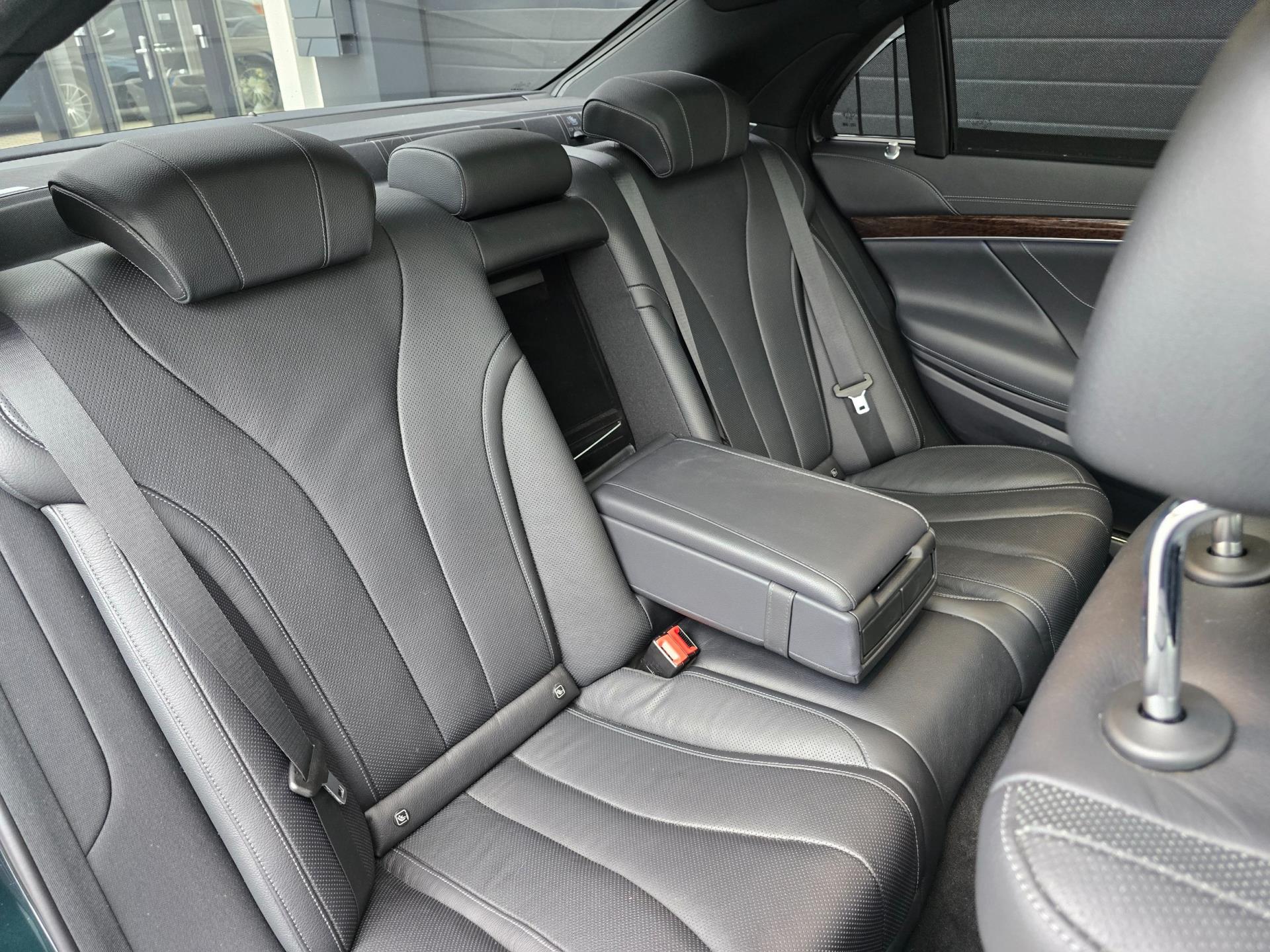 Foto van Mercedes-Benz S 560 E