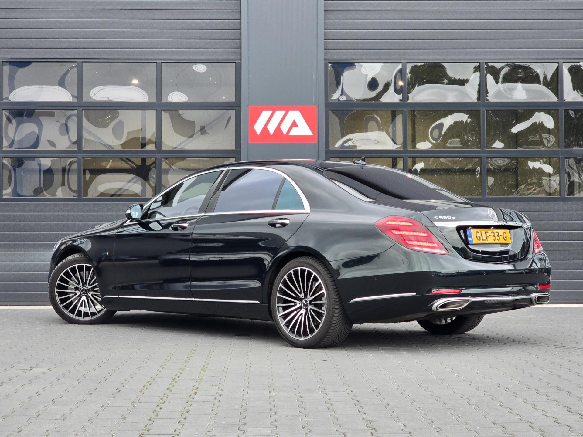 Foto van Mercedes-Benz S 560 E