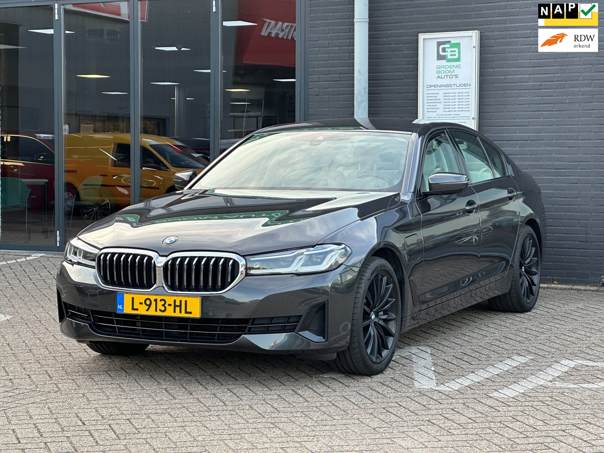 BMW 530e 530e Business Edition Plus/2E EIG/LEDER/CARPLAY/NL-AUTO NAP!! 2021 - voorkant