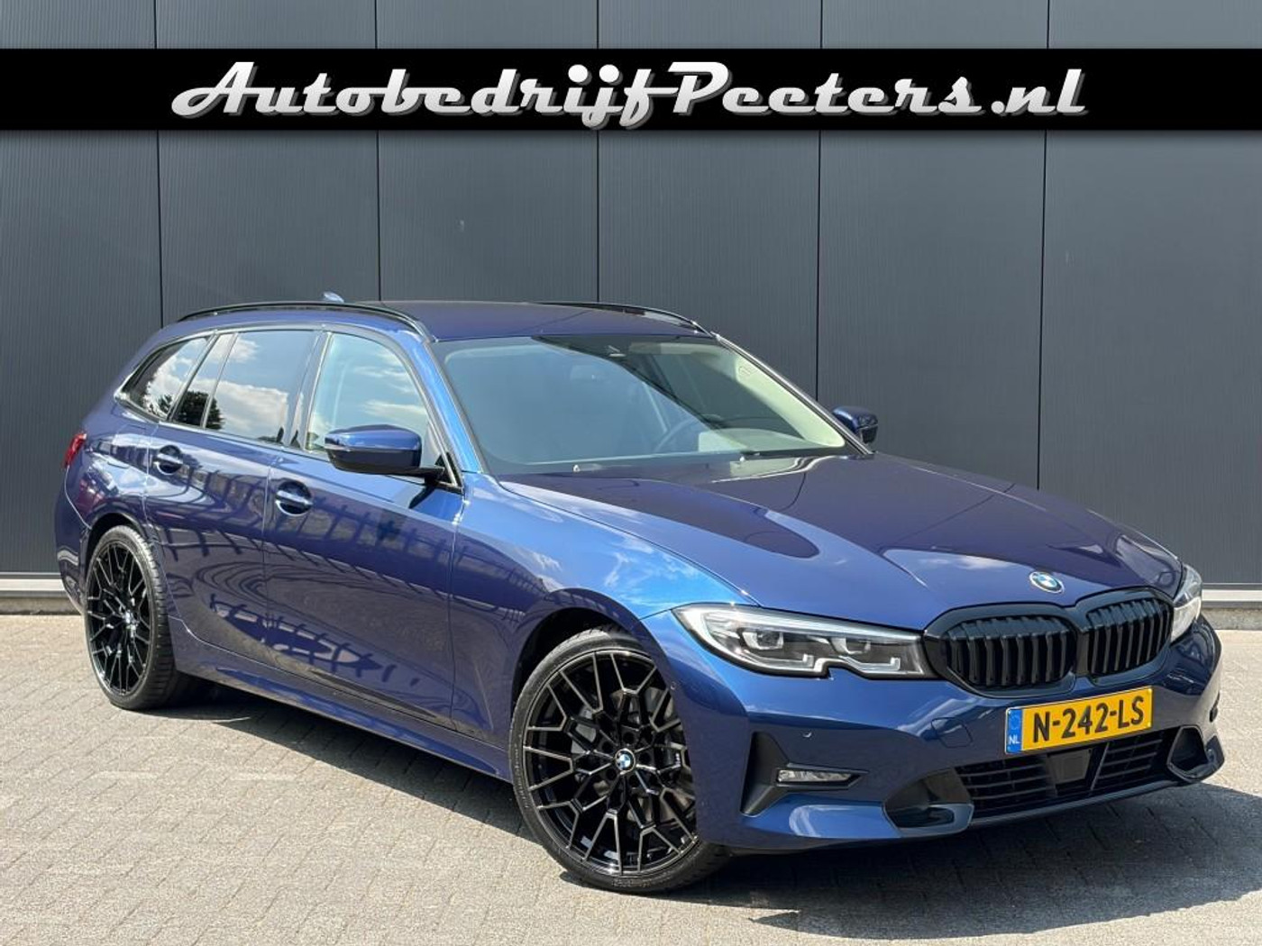 BMW 330i Touring 330i Sport Line LED ACC Camera Sfeerlicht Carplay 2021 - voorkant