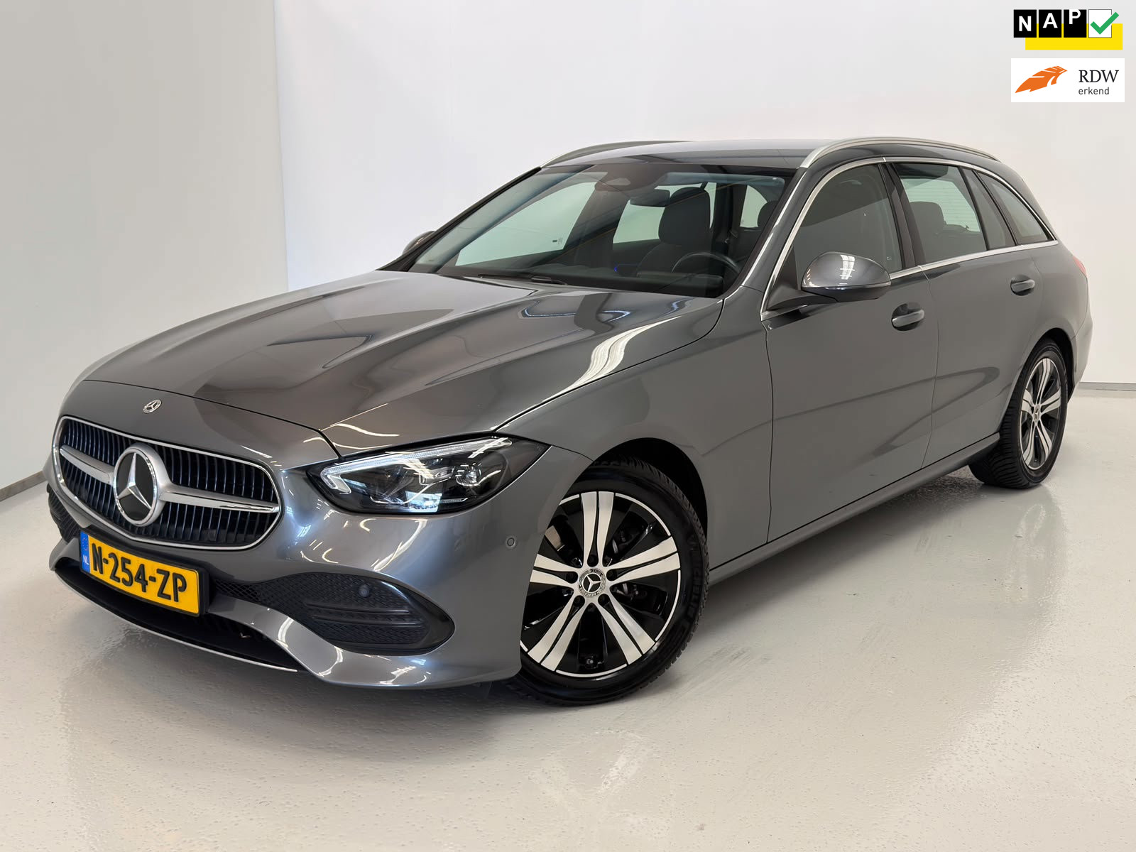 Mercedes-Benz C 200 200 Launch Edition Luxury Line / BTW / Trekhaak 2022 - voorkant