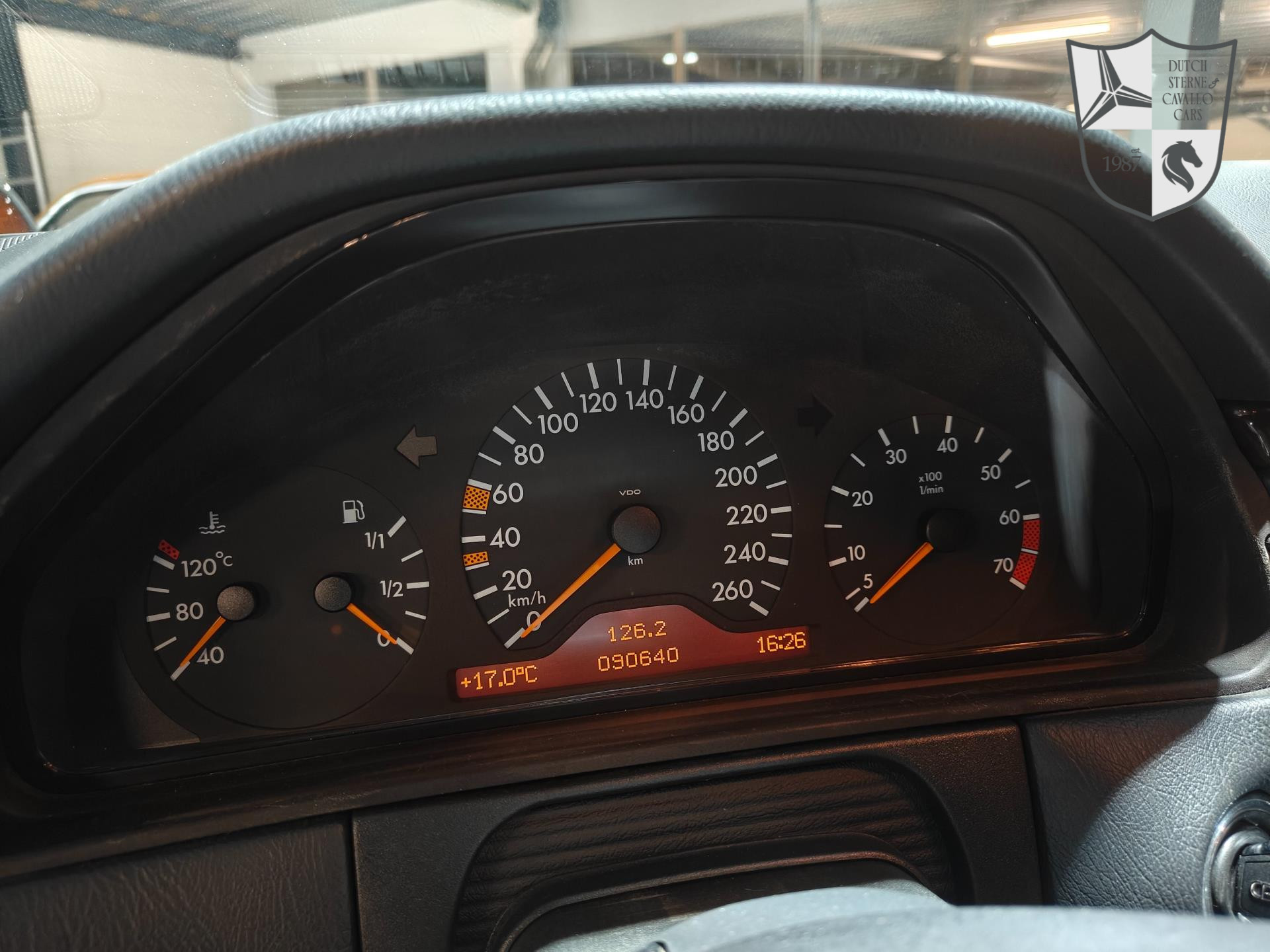 Foto van Mercedes-Benz E 320 4-matic