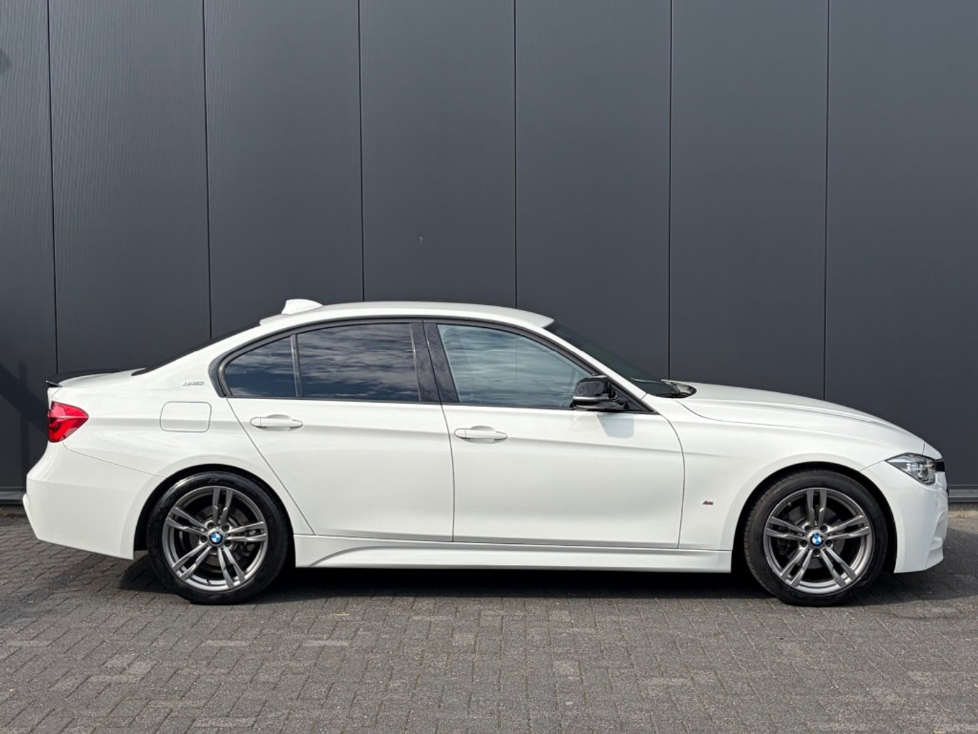 Foto van BMW 330e Iperformance