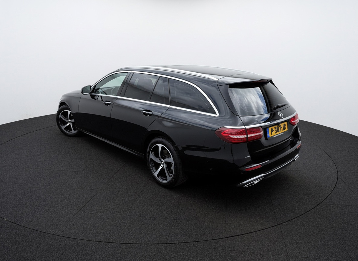 Foto van Mercedes-Benz E 200