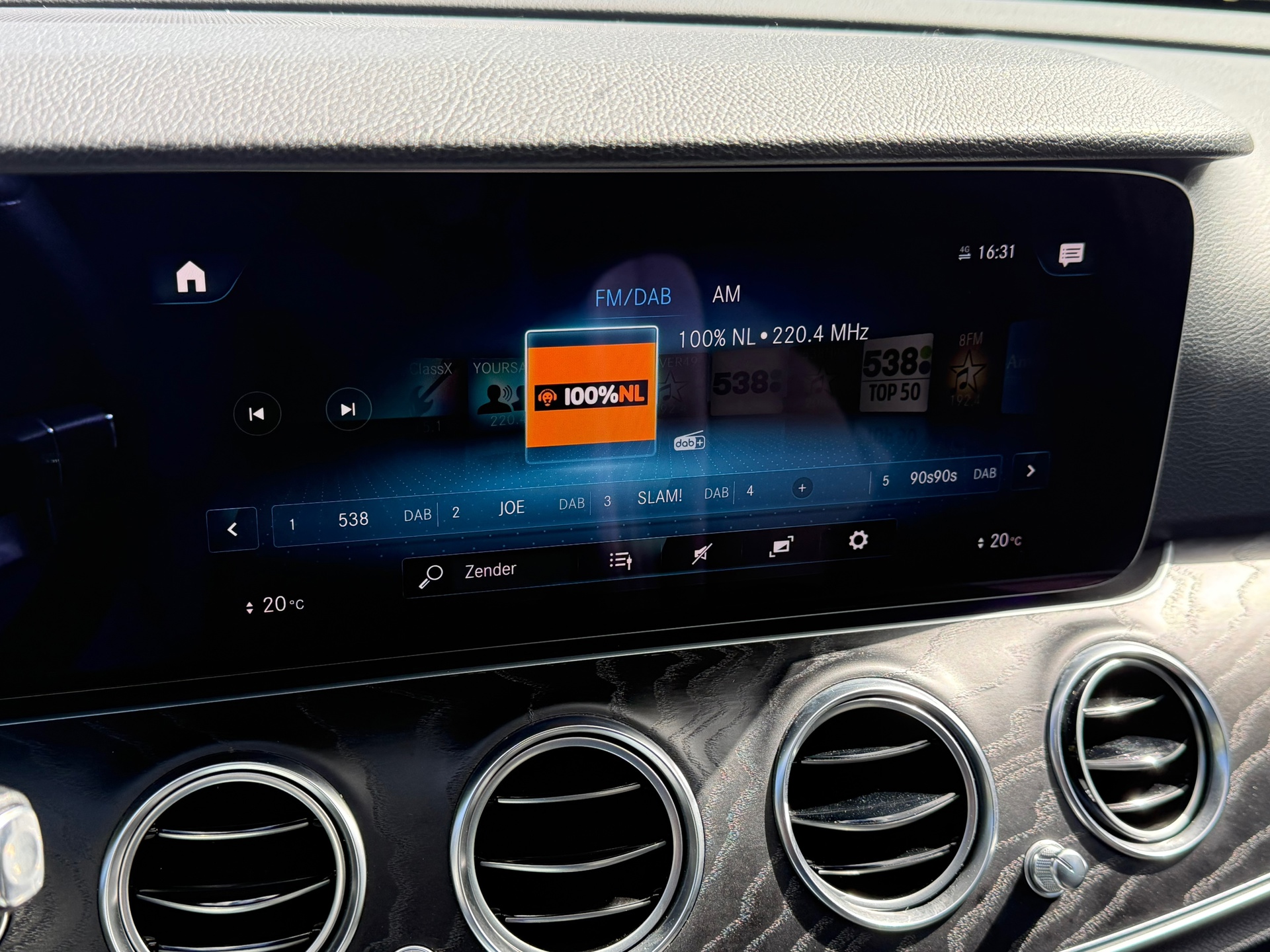 Foto van Mercedes-Benz E 200