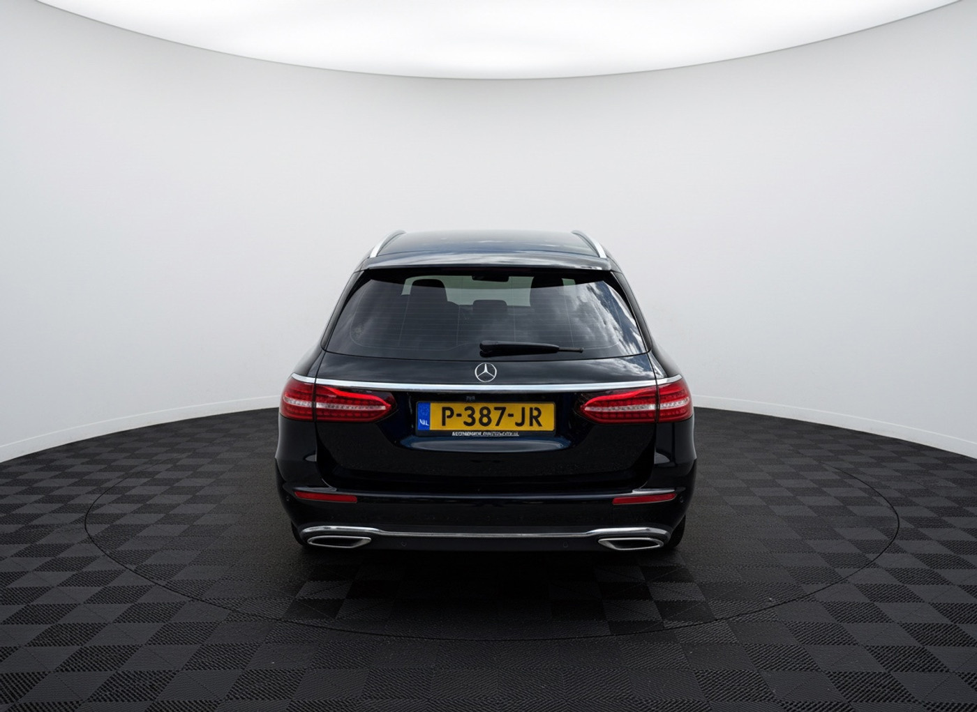 Foto van Mercedes-Benz E 200