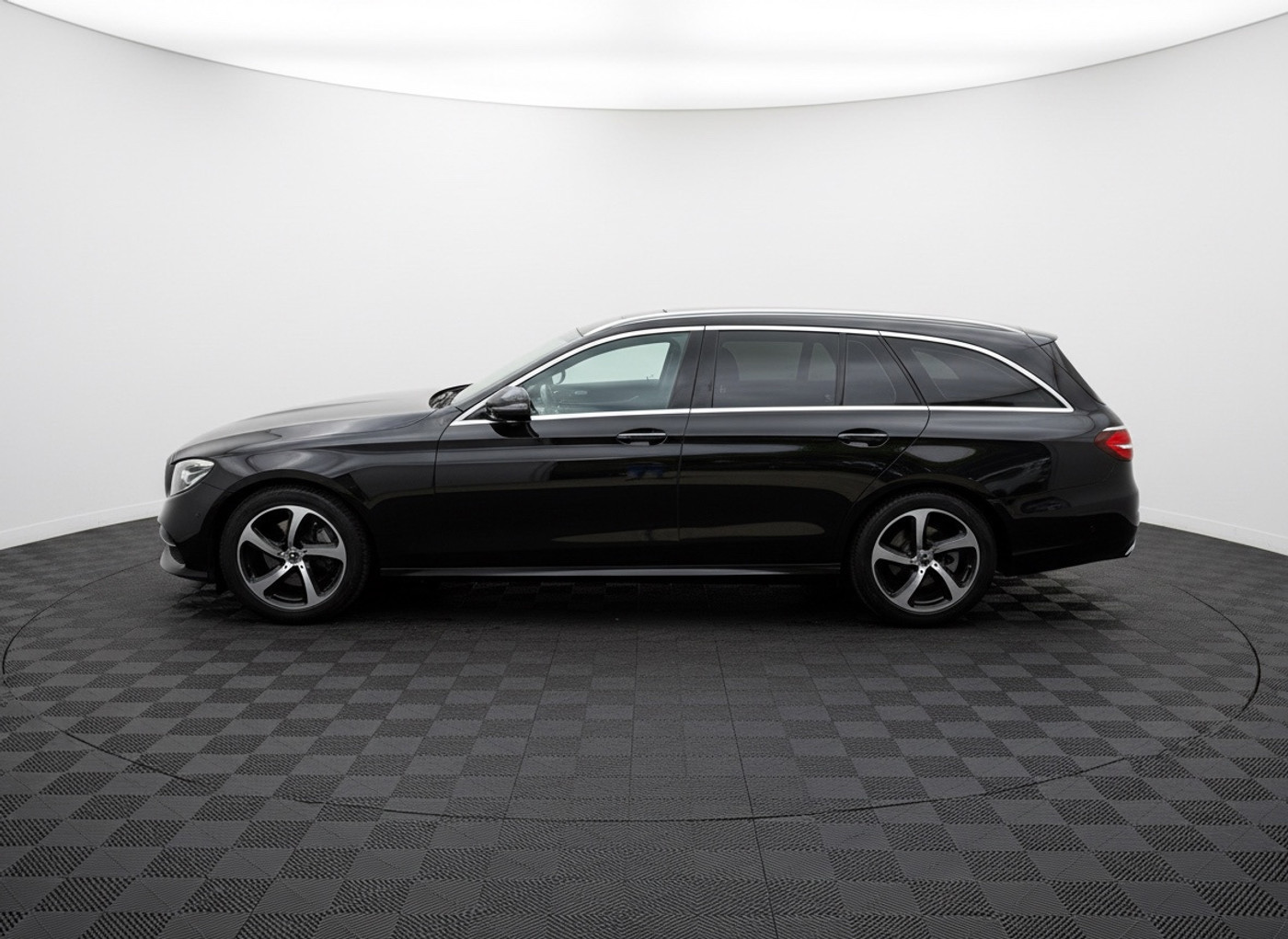Foto van Mercedes-Benz E 200