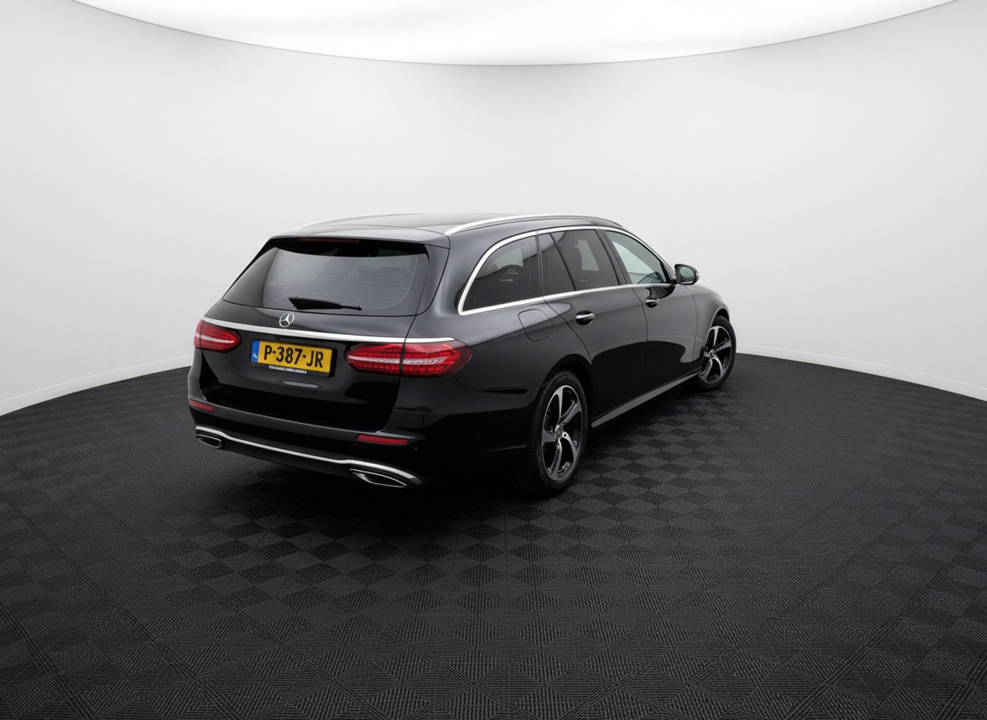 Foto van Mercedes-Benz E 200
