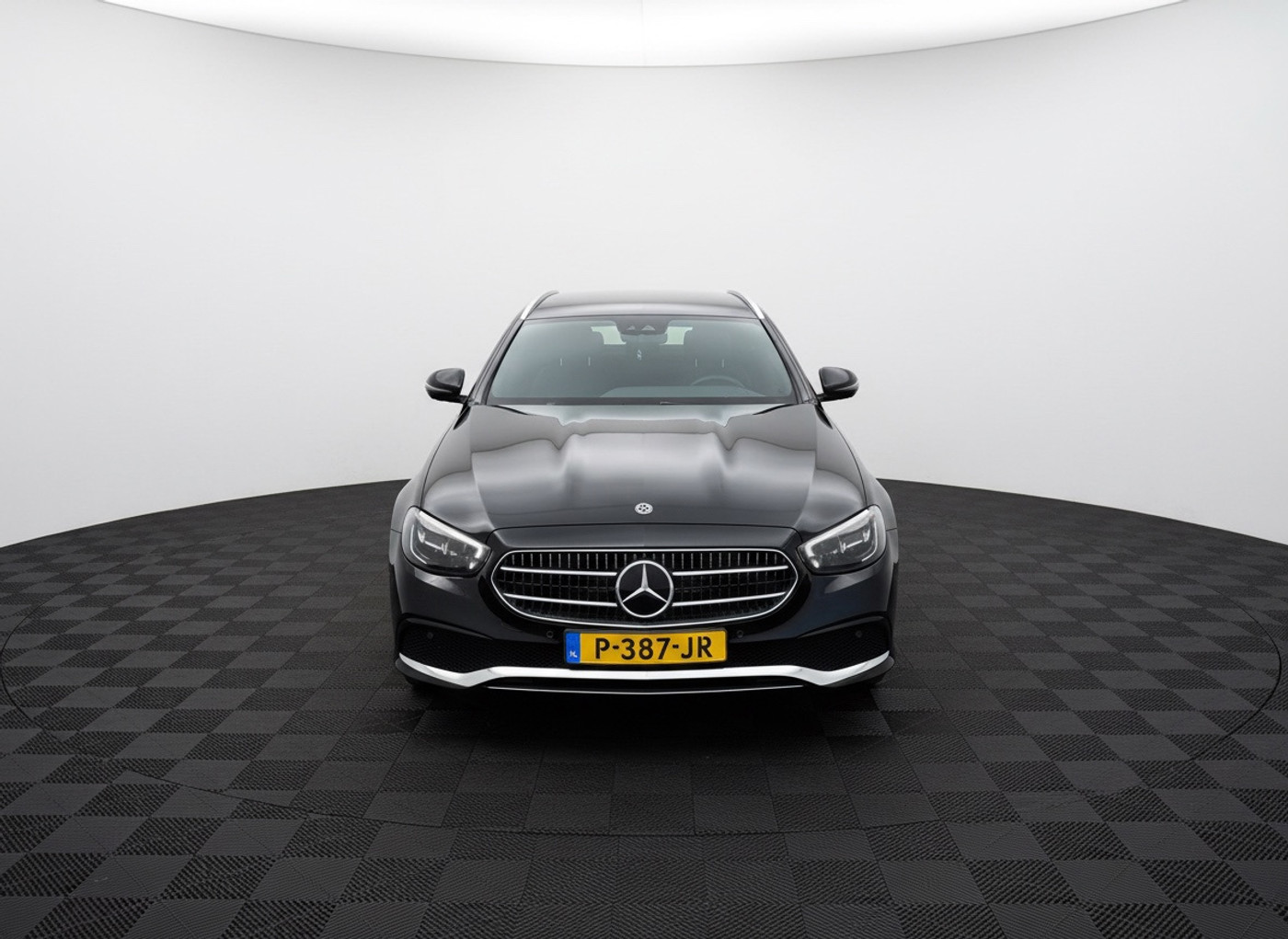 Foto van Mercedes-Benz E 200