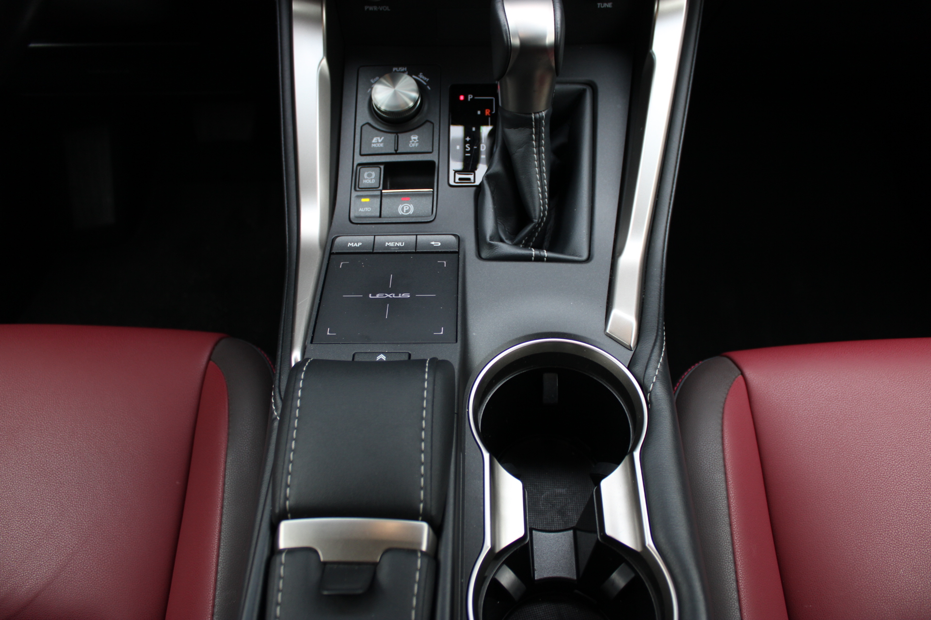 Foto van Lexus Lexus Nx300h