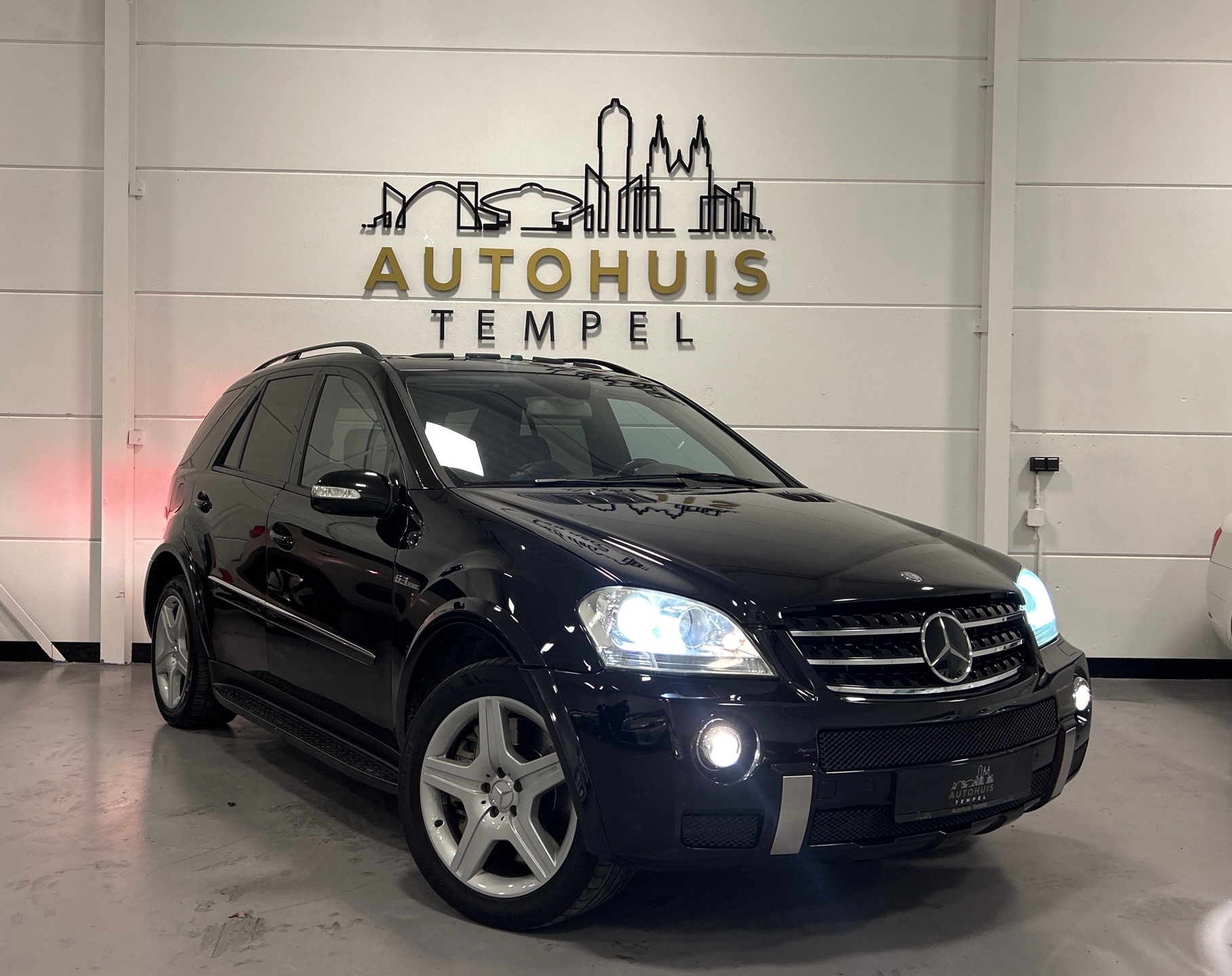 Mercedes-Benz M-klasse AMG 63 BTW Pano Leder Cruise Climate Stoelverw Keyless 510PK VOL 2006 - voorkant