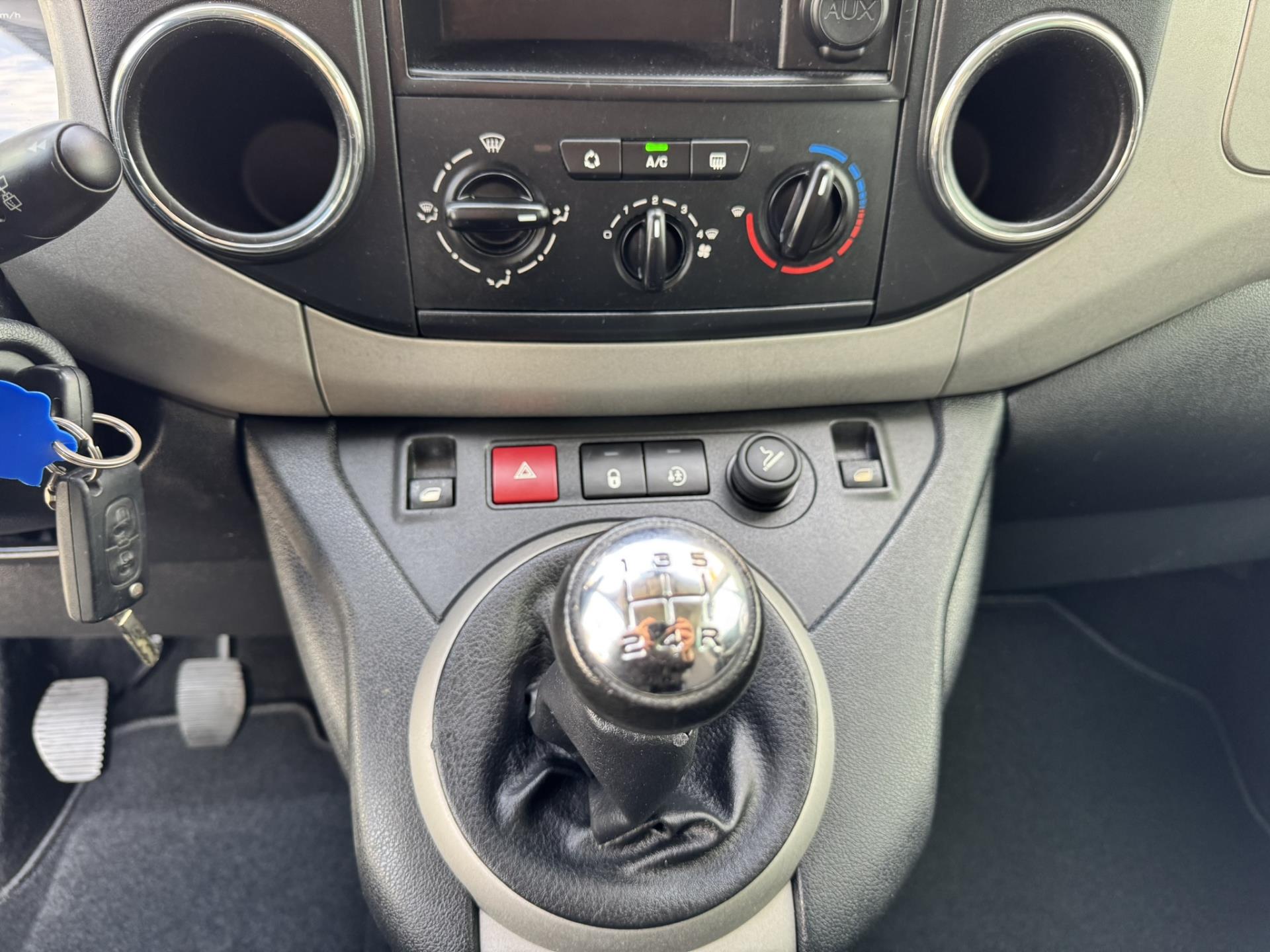 Foto van Peugeot Partner Tepee