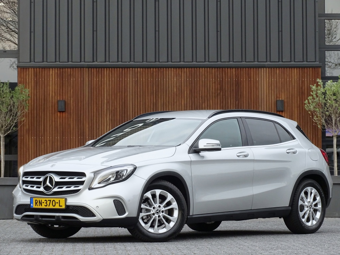 Mercedes-Benz Gla 180 D 180D 109PK automaat / LED / Apple CarPlay / *NAP* 2017 - voorkant