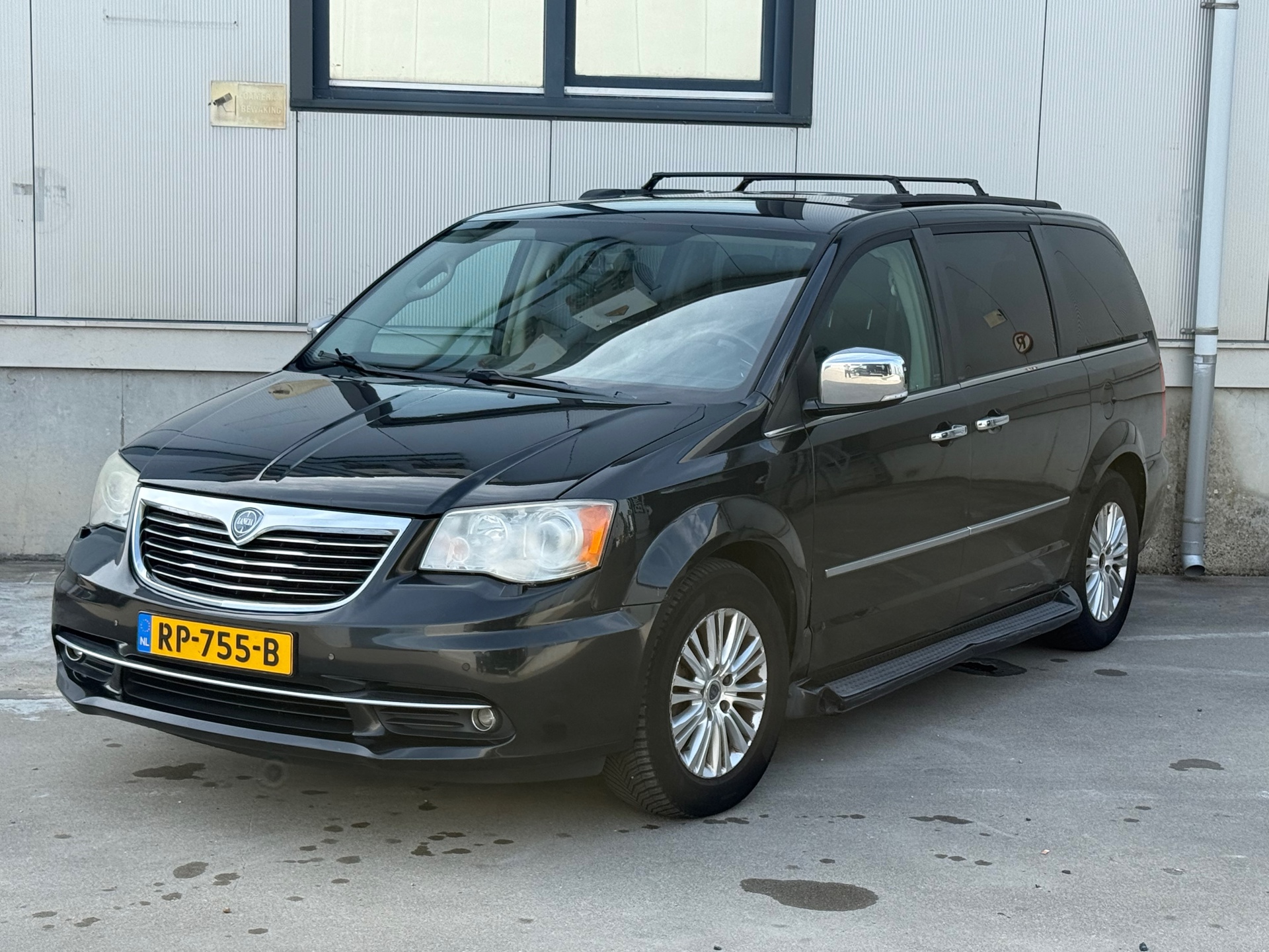Lancia Voyager 2.8 Multijet Gold / AUTOMAAT / ELEKT. DEUREN / INRUIL MOG. 2011 - voorkant
