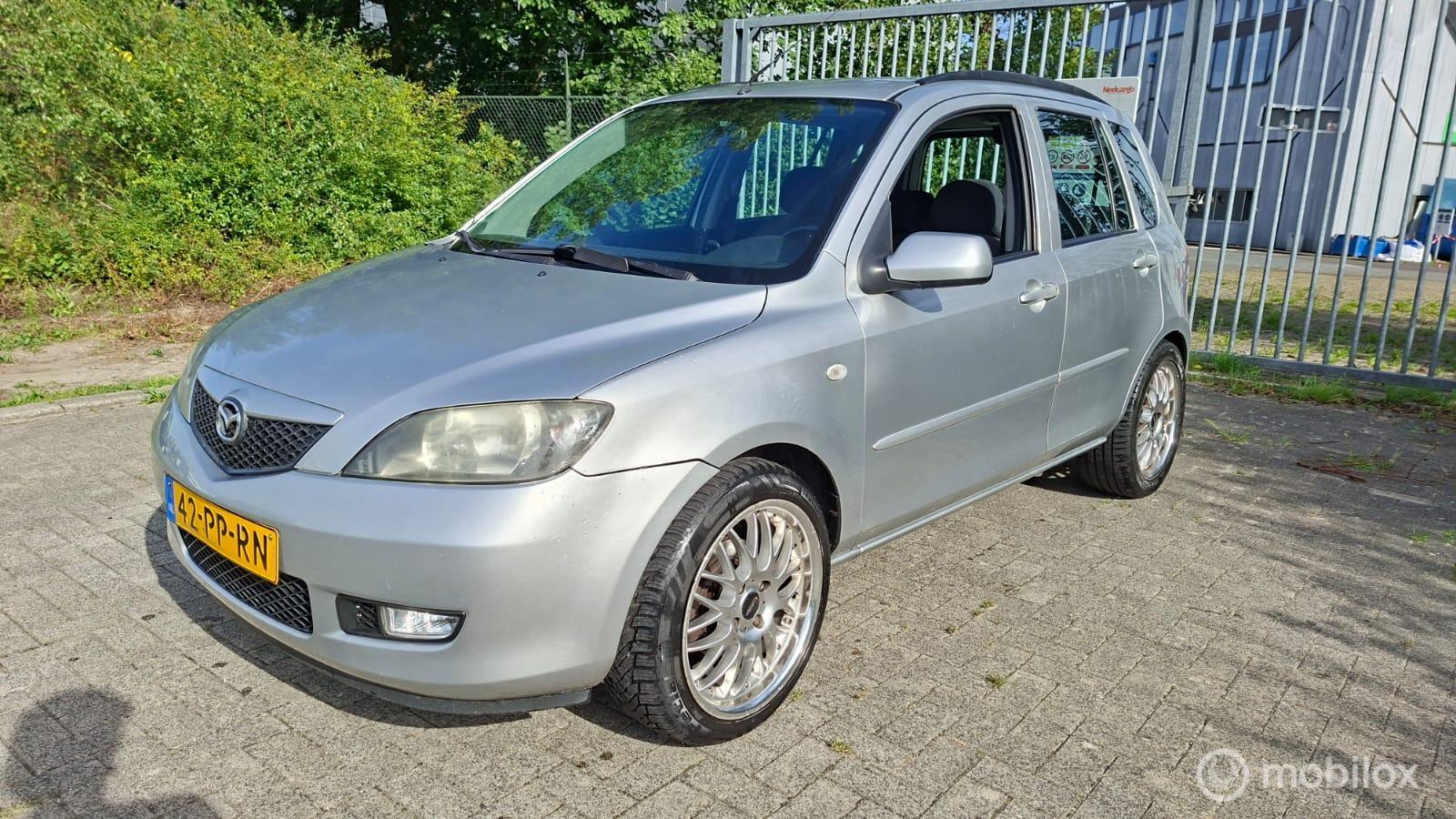 Mazda Mazda 2 1.4 Sportive nieuwe A.P.K 2004 - voorkant