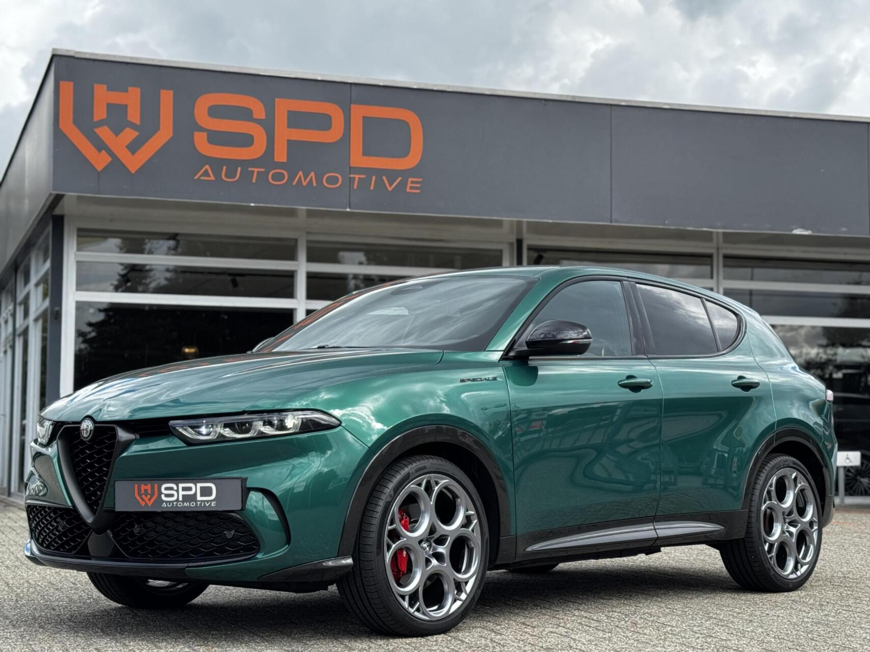 Alfa Romeo Tonale 1.5T Hybrid Ed Speciale|CAM|20"|Carpl|H&K 2023 - voorkant