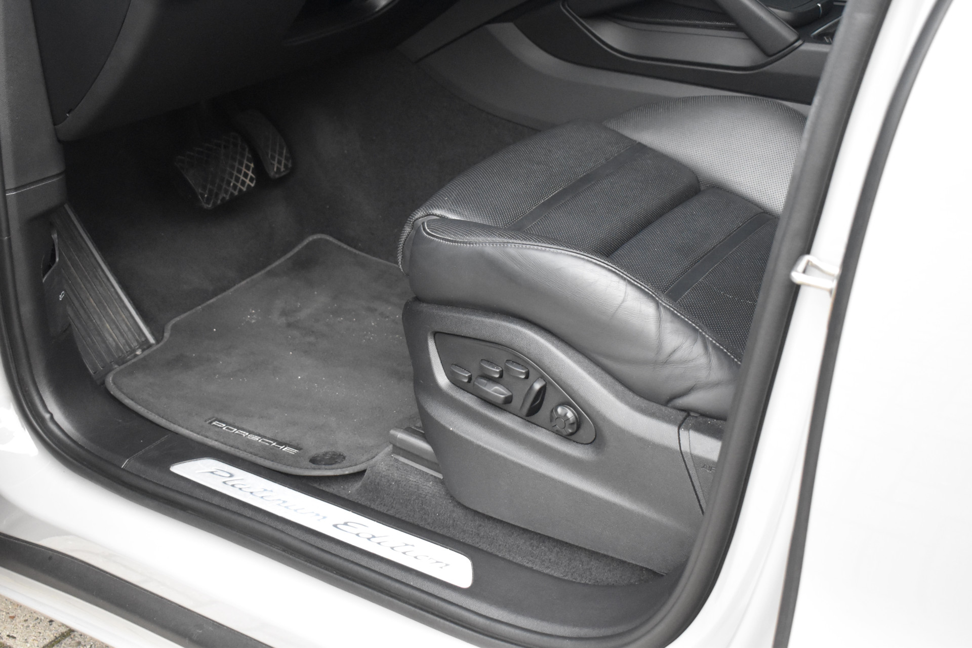 Foto van Porsche Cayenne E-hybrid
