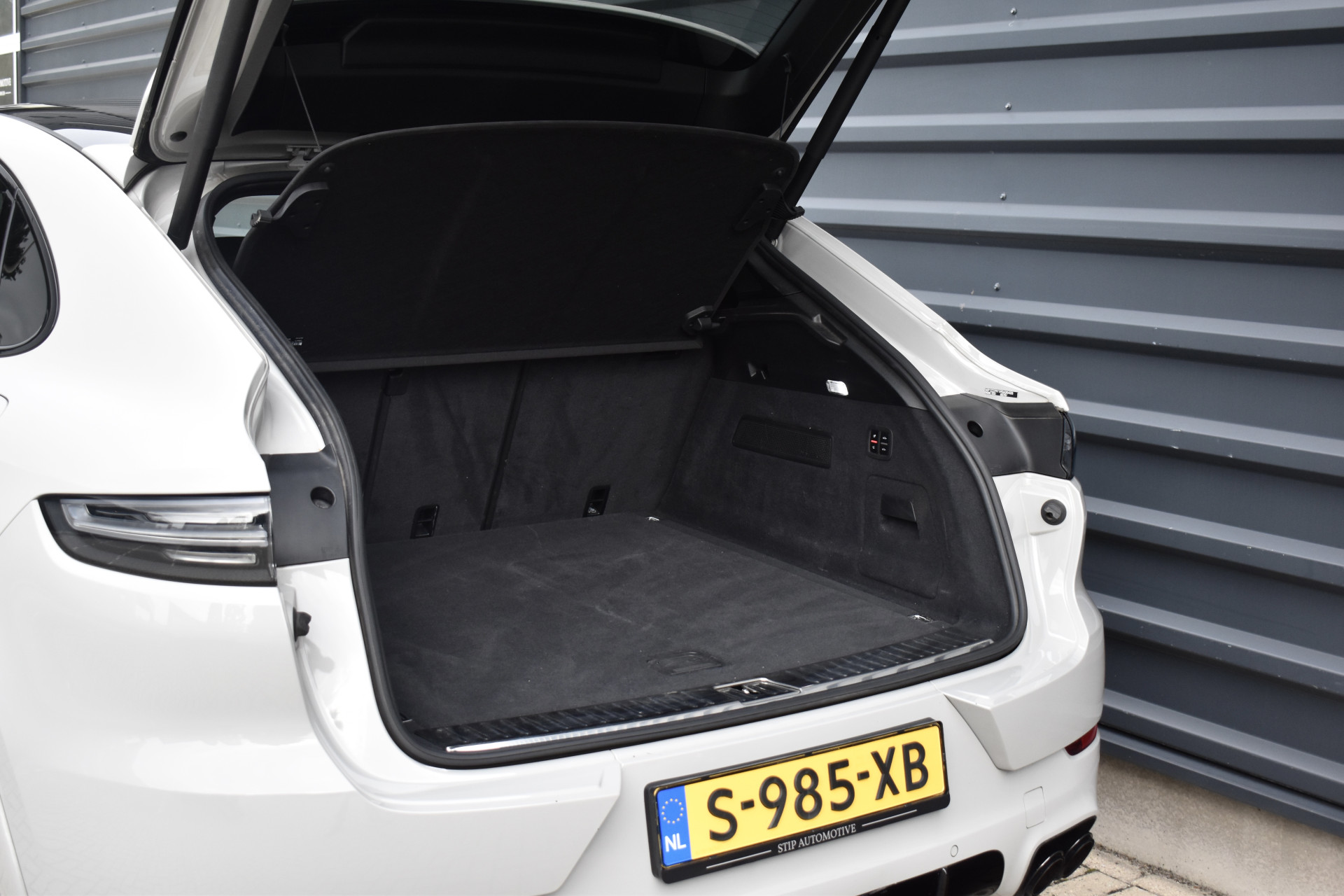 Foto van Porsche Cayenne E-hybrid