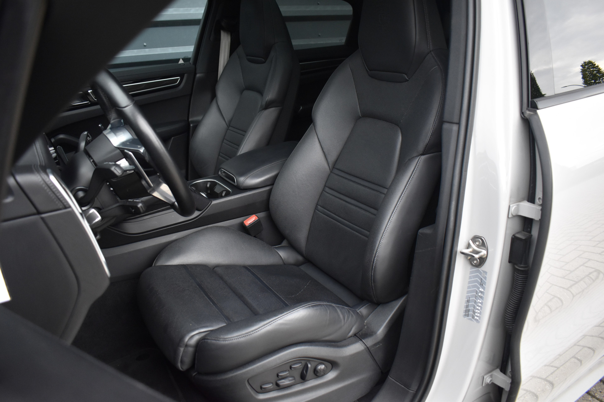 Foto van Porsche Cayenne E-hybrid