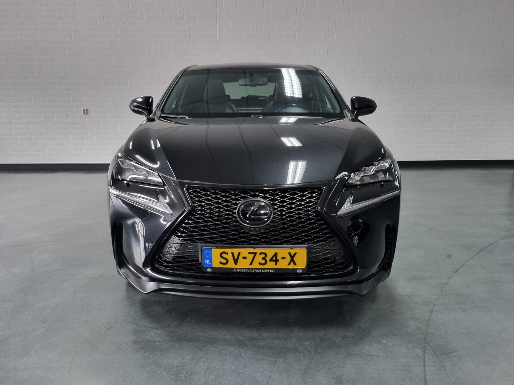 Foto van Lexus Lexus Nx300h
