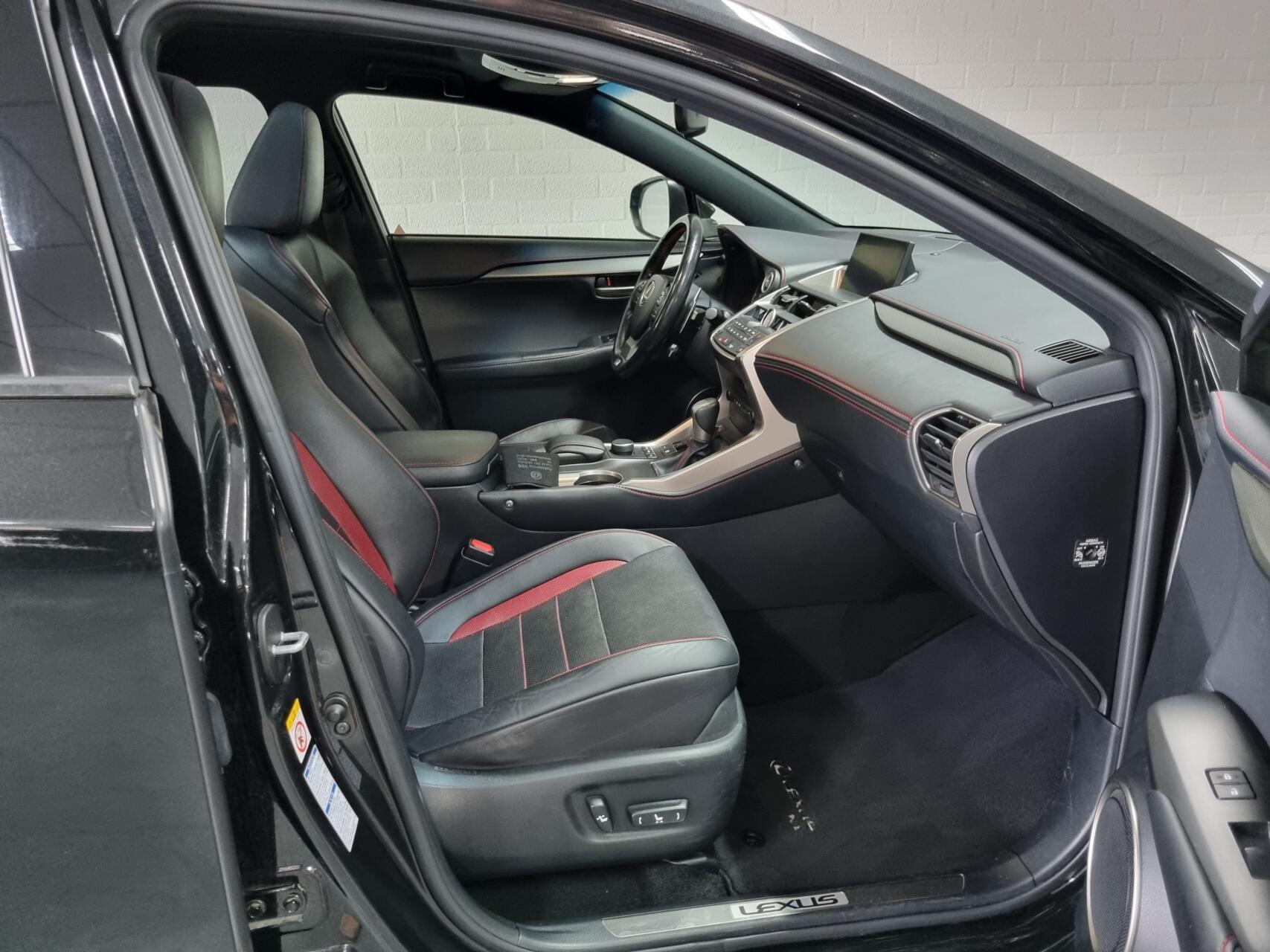 Foto van Lexus Lexus Nx300h