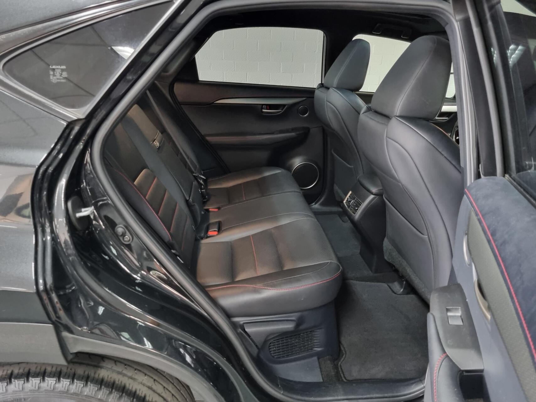 Foto van Lexus Lexus Nx300h