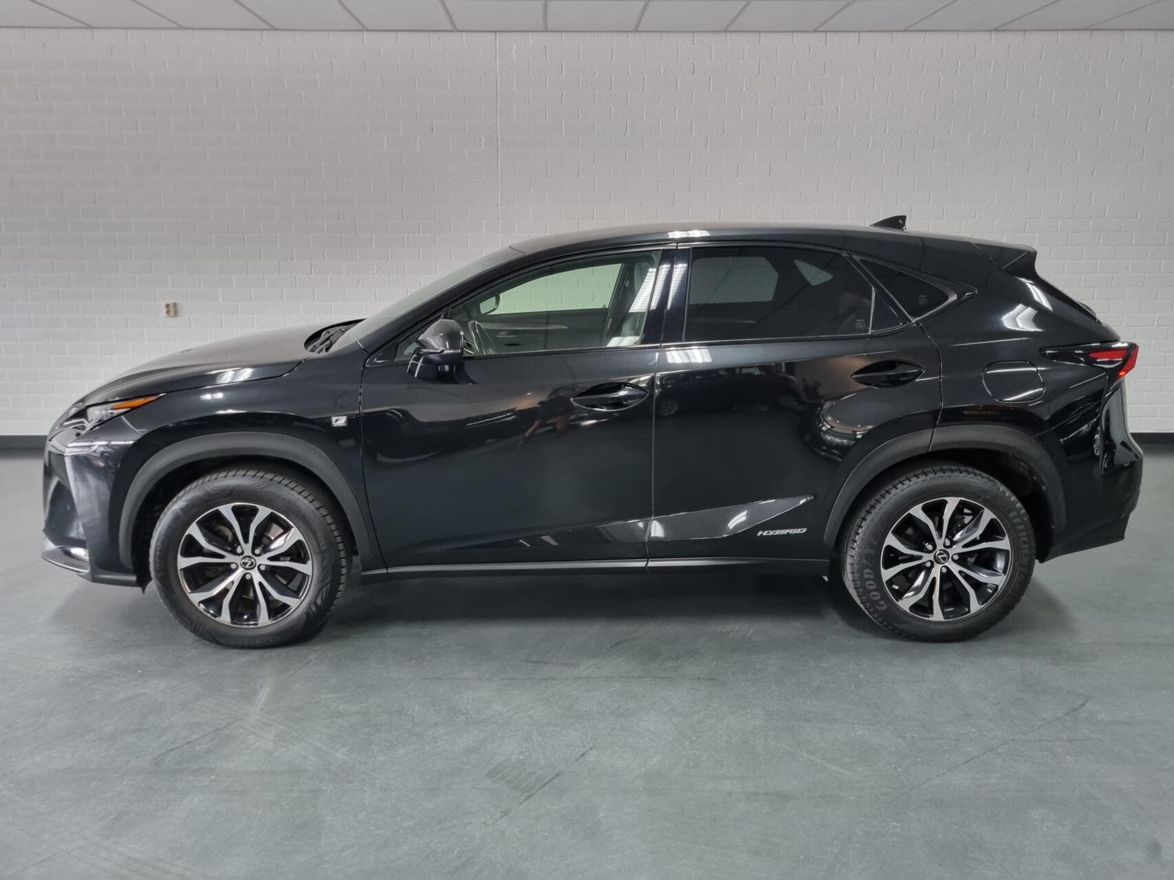 Foto van Lexus Lexus Nx300h