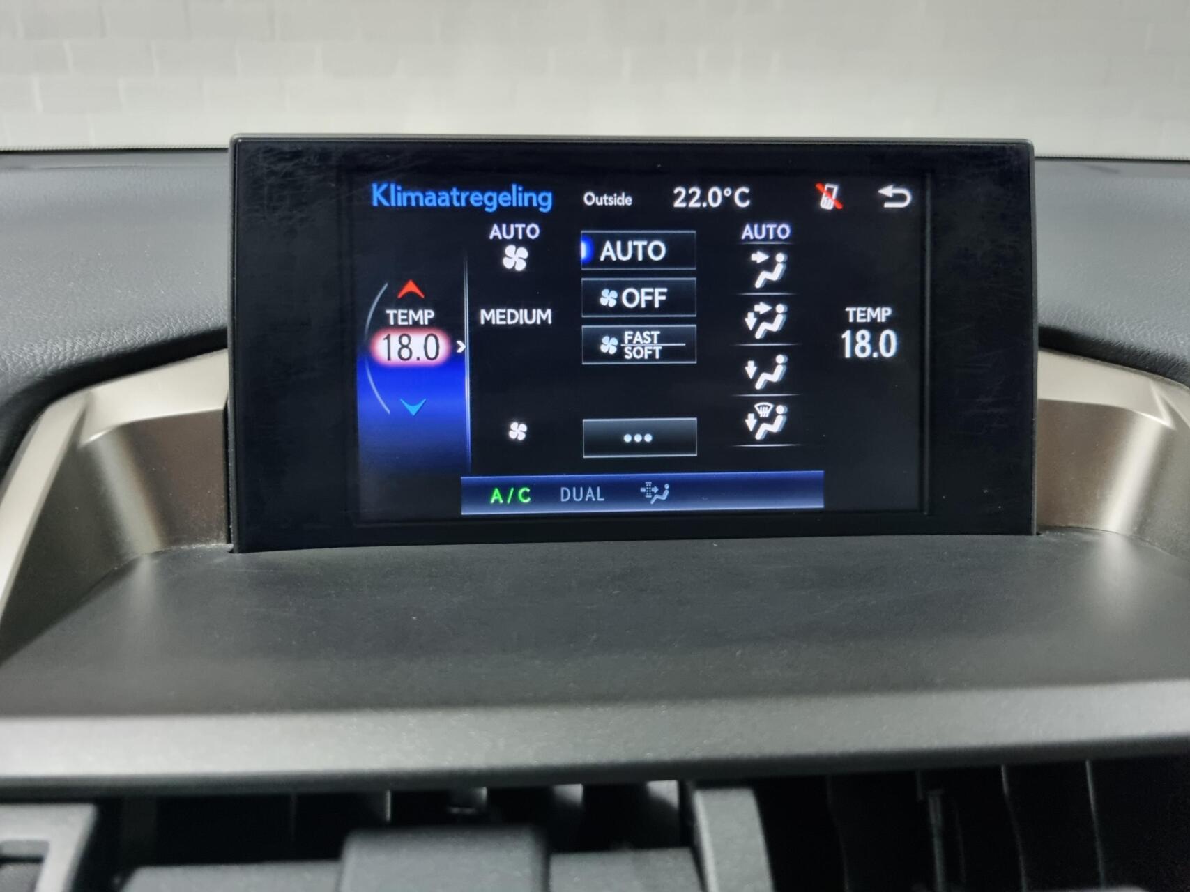 Foto van Lexus Lexus Nx300h