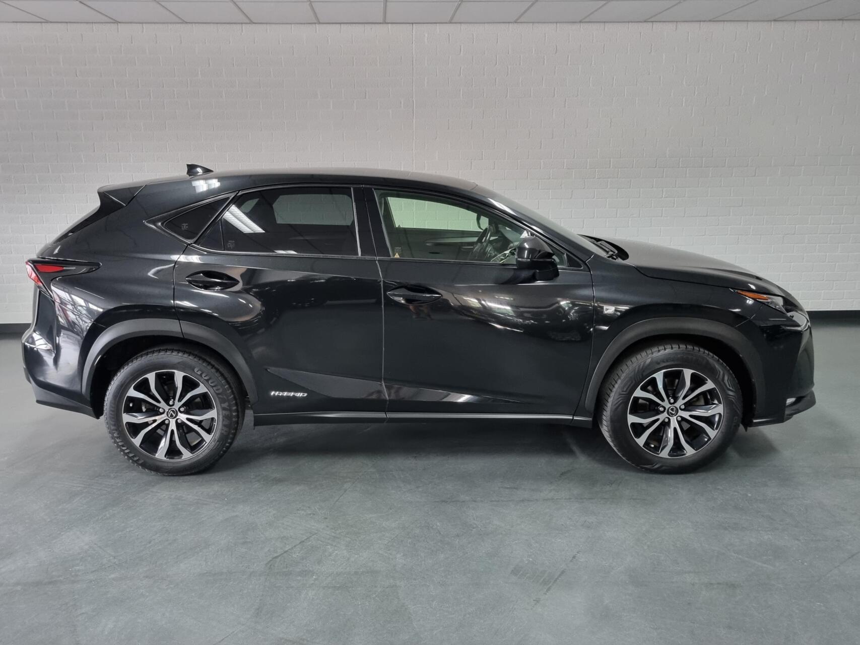 Foto van Lexus Lexus Nx300h