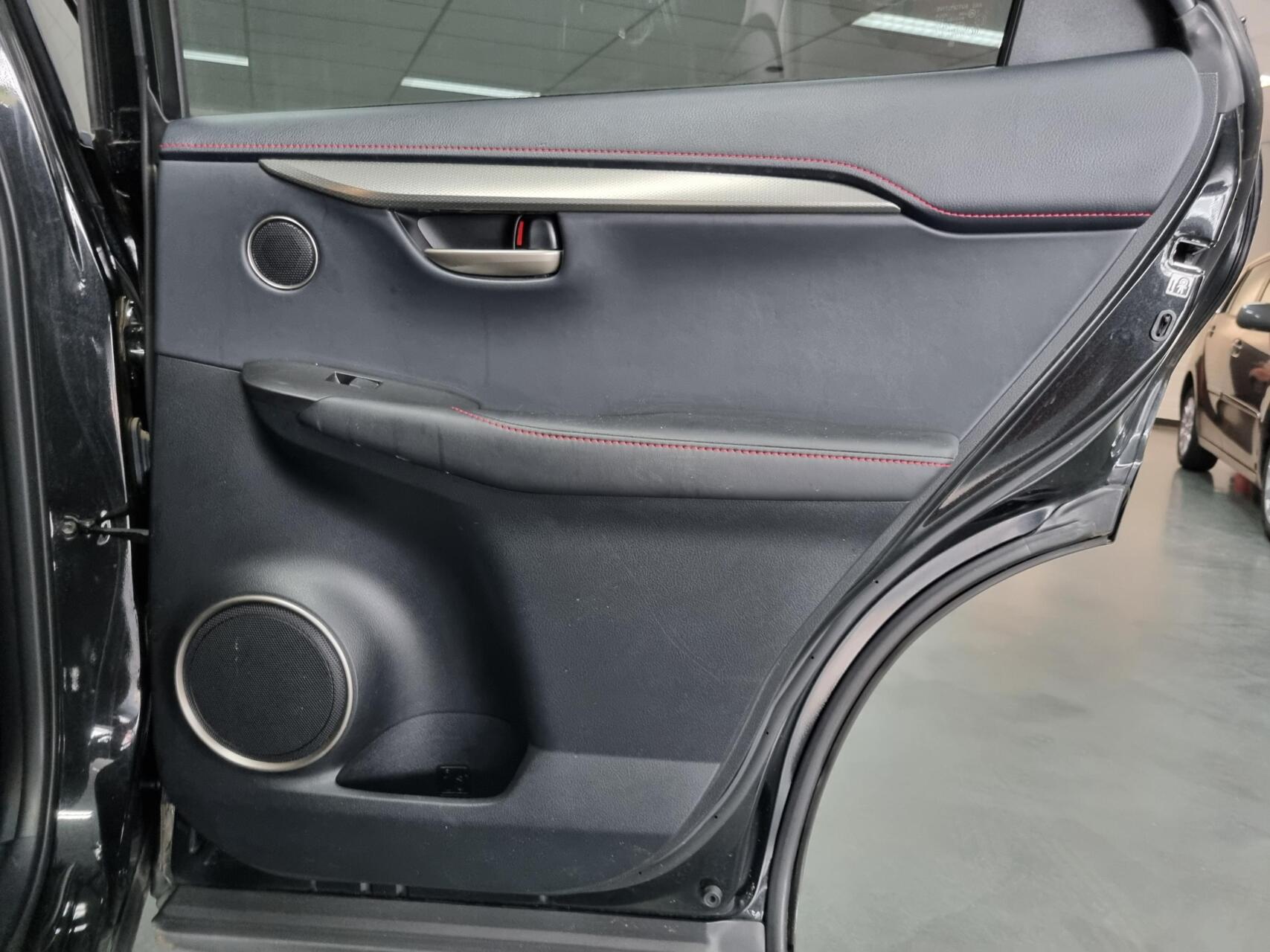 Foto van Lexus Lexus Nx300h