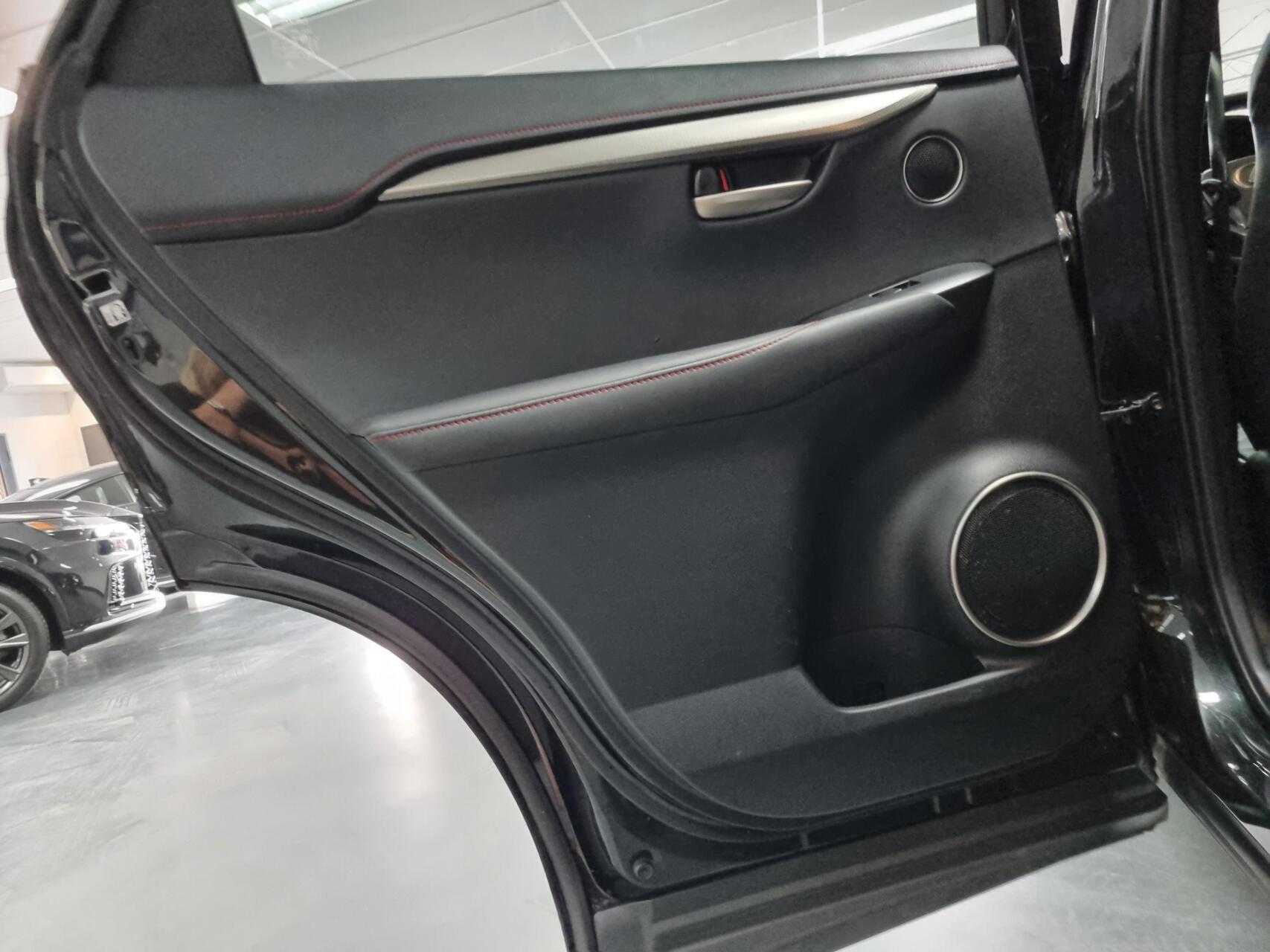 Foto van Lexus Lexus Nx300h