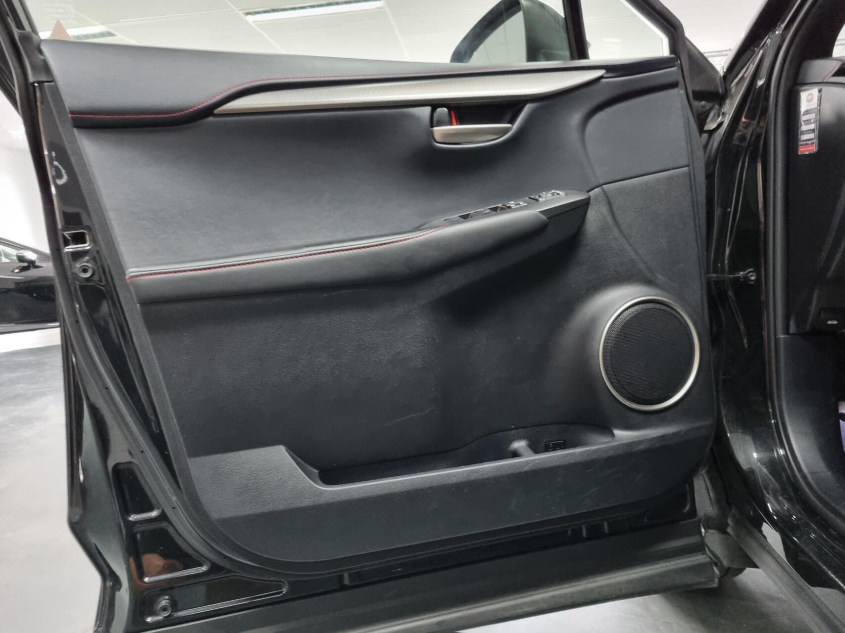 Foto van Lexus Lexus Nx300h