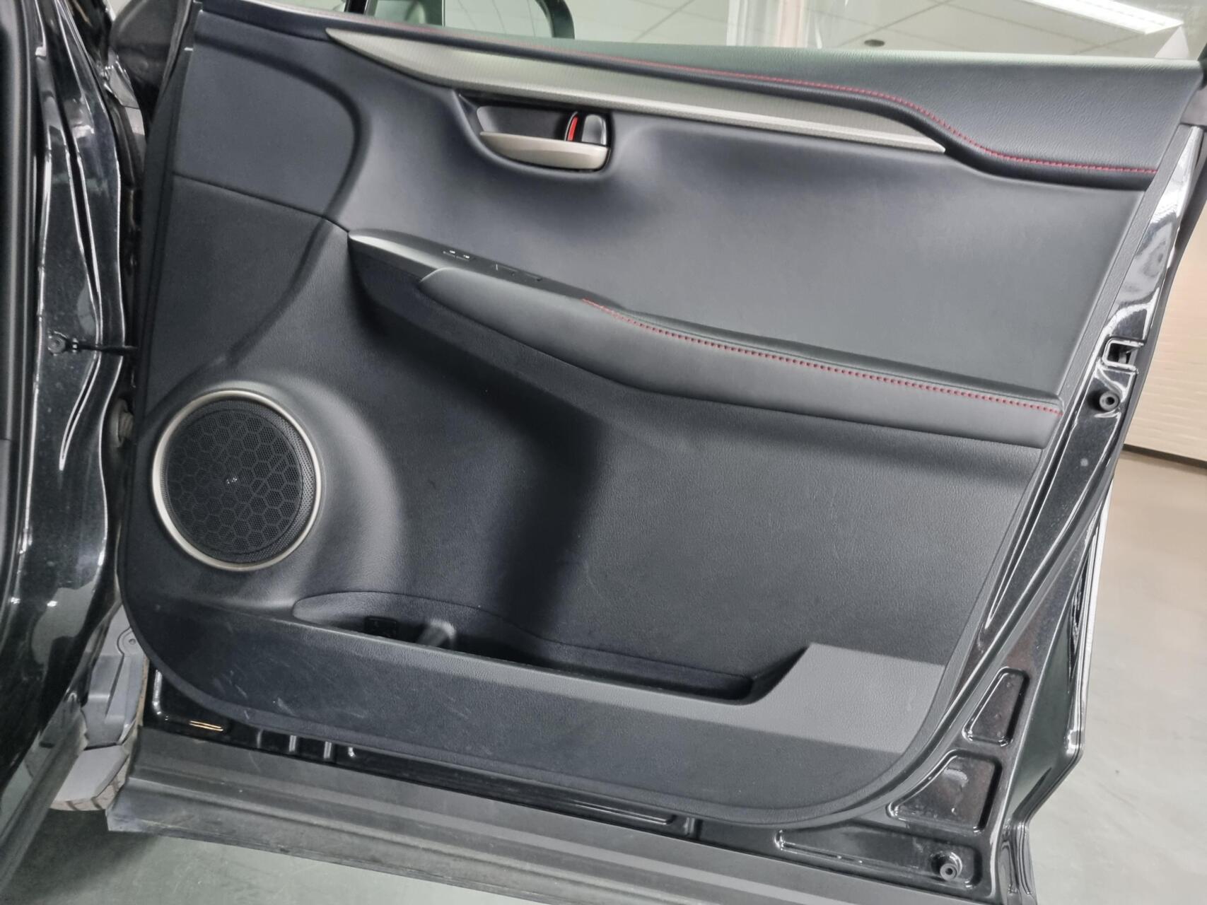Foto van Lexus Lexus Nx300h