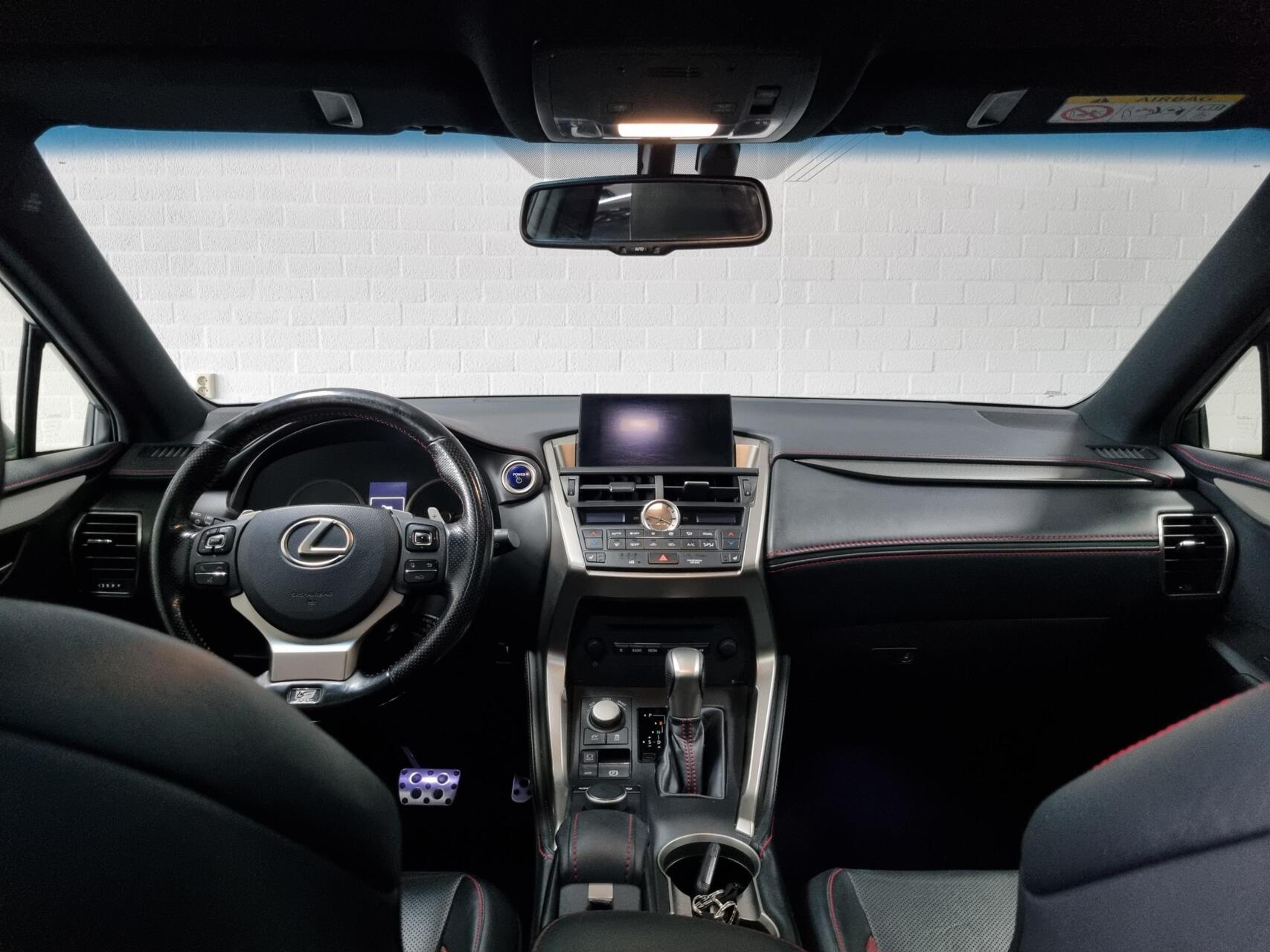 Foto van Lexus Lexus Nx300h