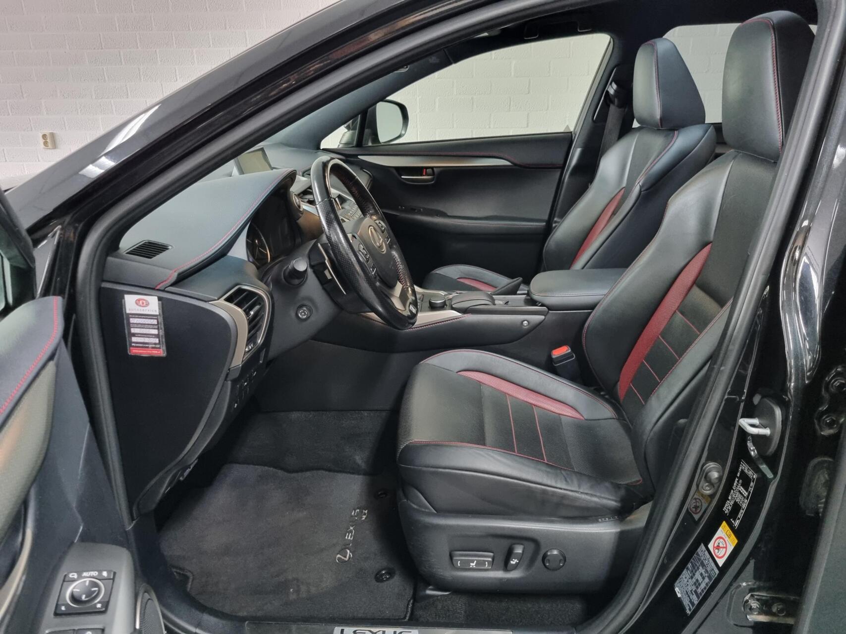 Foto van Lexus Lexus Nx300h