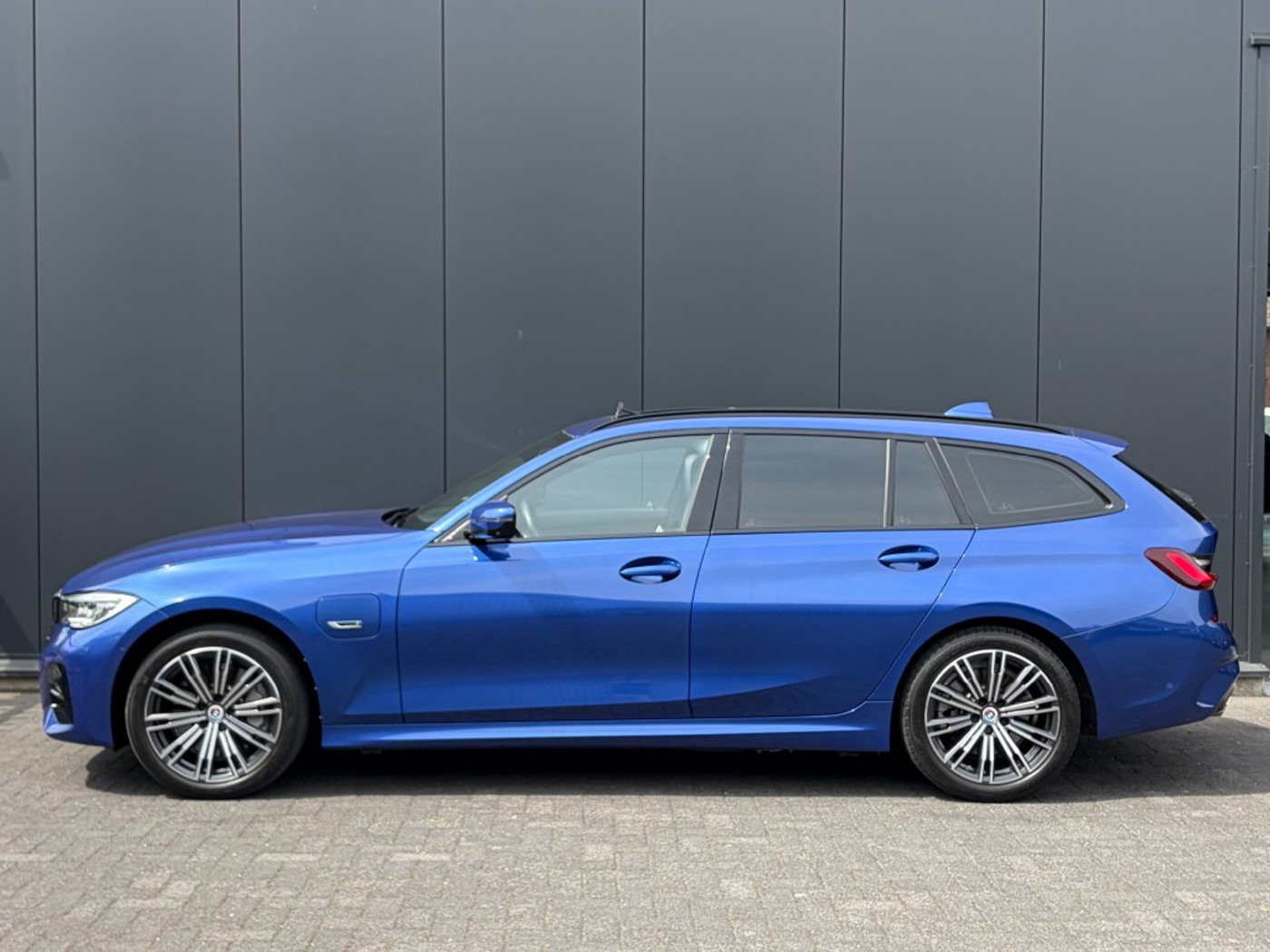 Foto van BMW 330e xDrive
