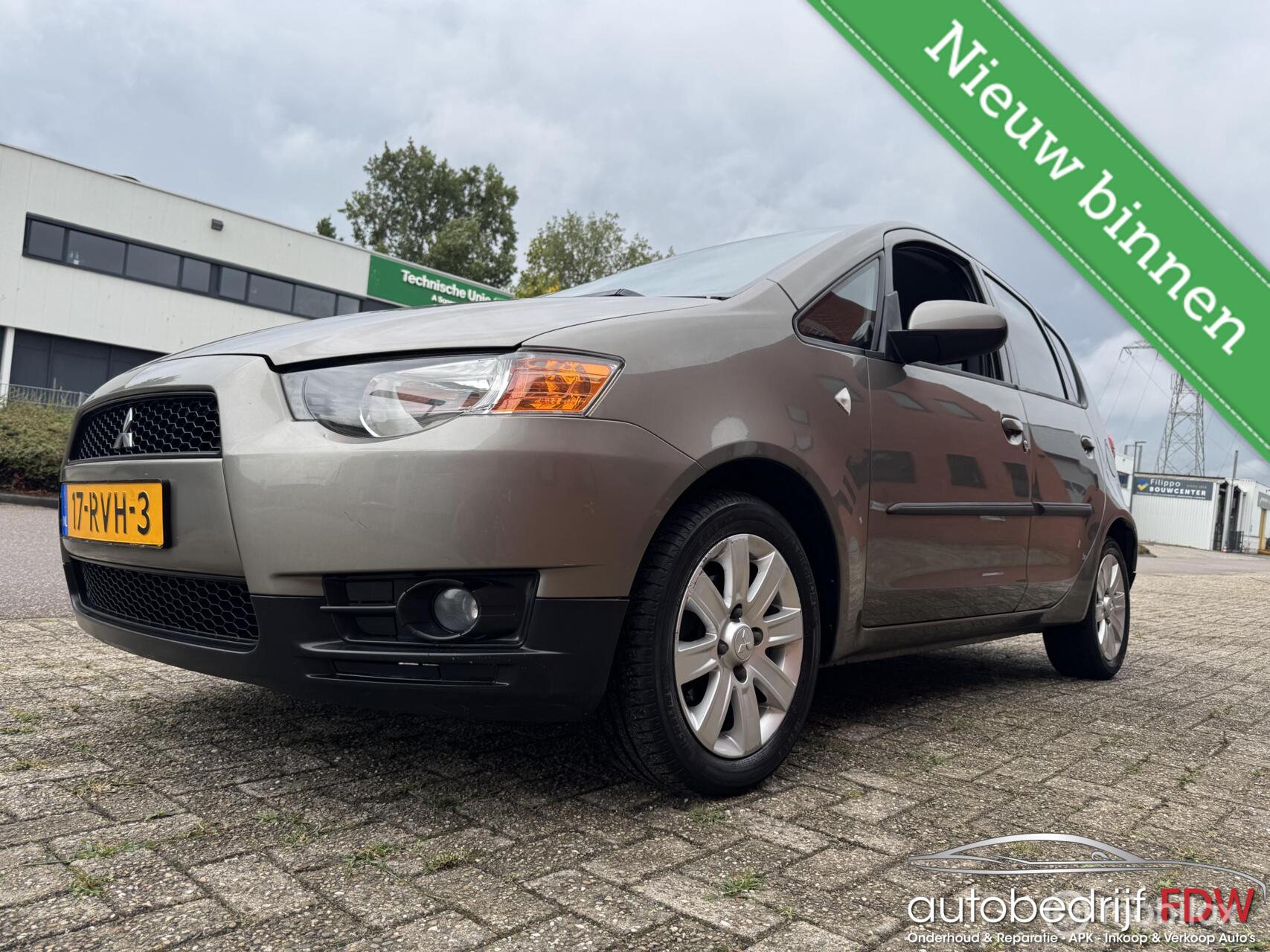 Mitsubishi Mitsubishi Colt 1.3/5DEURS/PARK SENSOR/AIRCO/NAP/LM VELGEN/ 2011 - voorkant