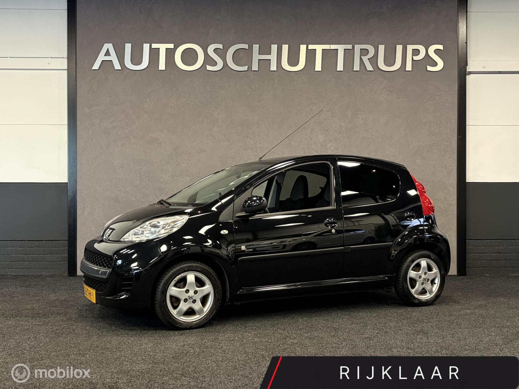 Peugeot 107 1.0-12V Black & Sil. 2012 - voorkant