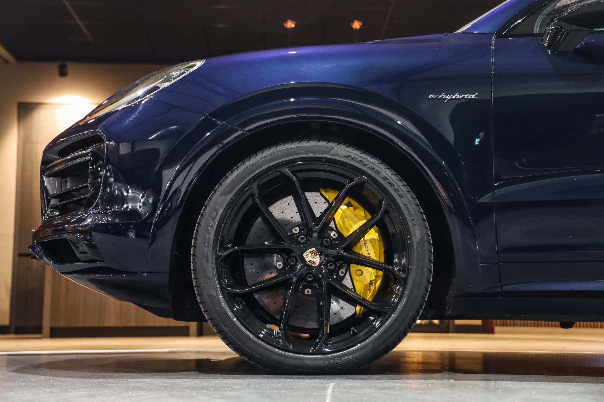 Foto van Porsche Cayenne Turbo S E-hybrid