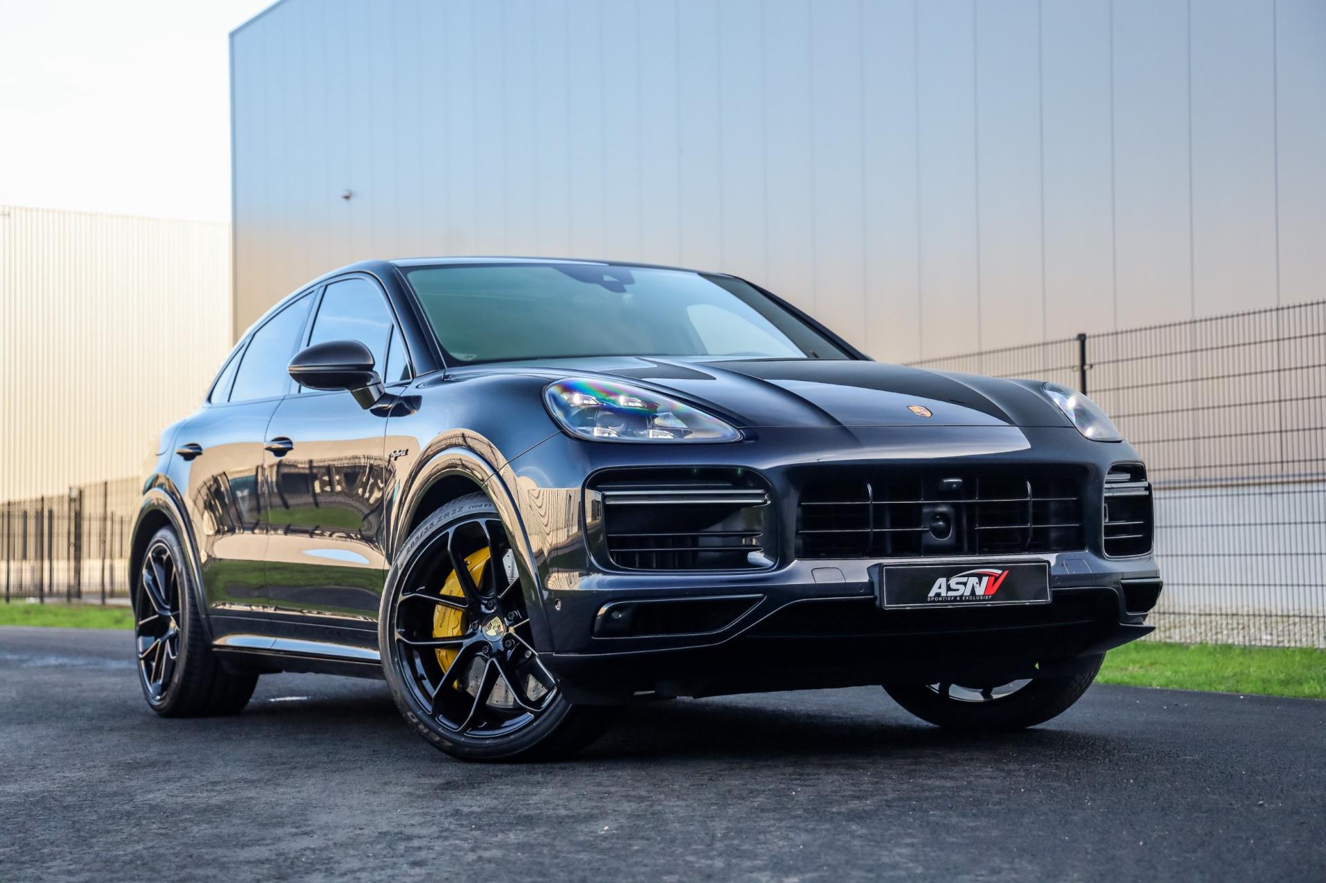Foto van Porsche Cayenne Turbo S E-hybrid