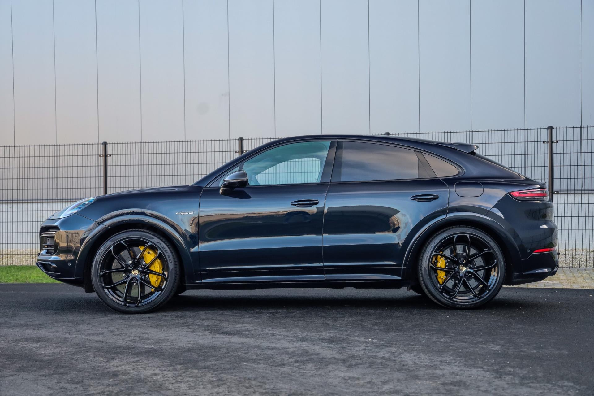 Foto van Porsche Cayenne Turbo S E-hybrid