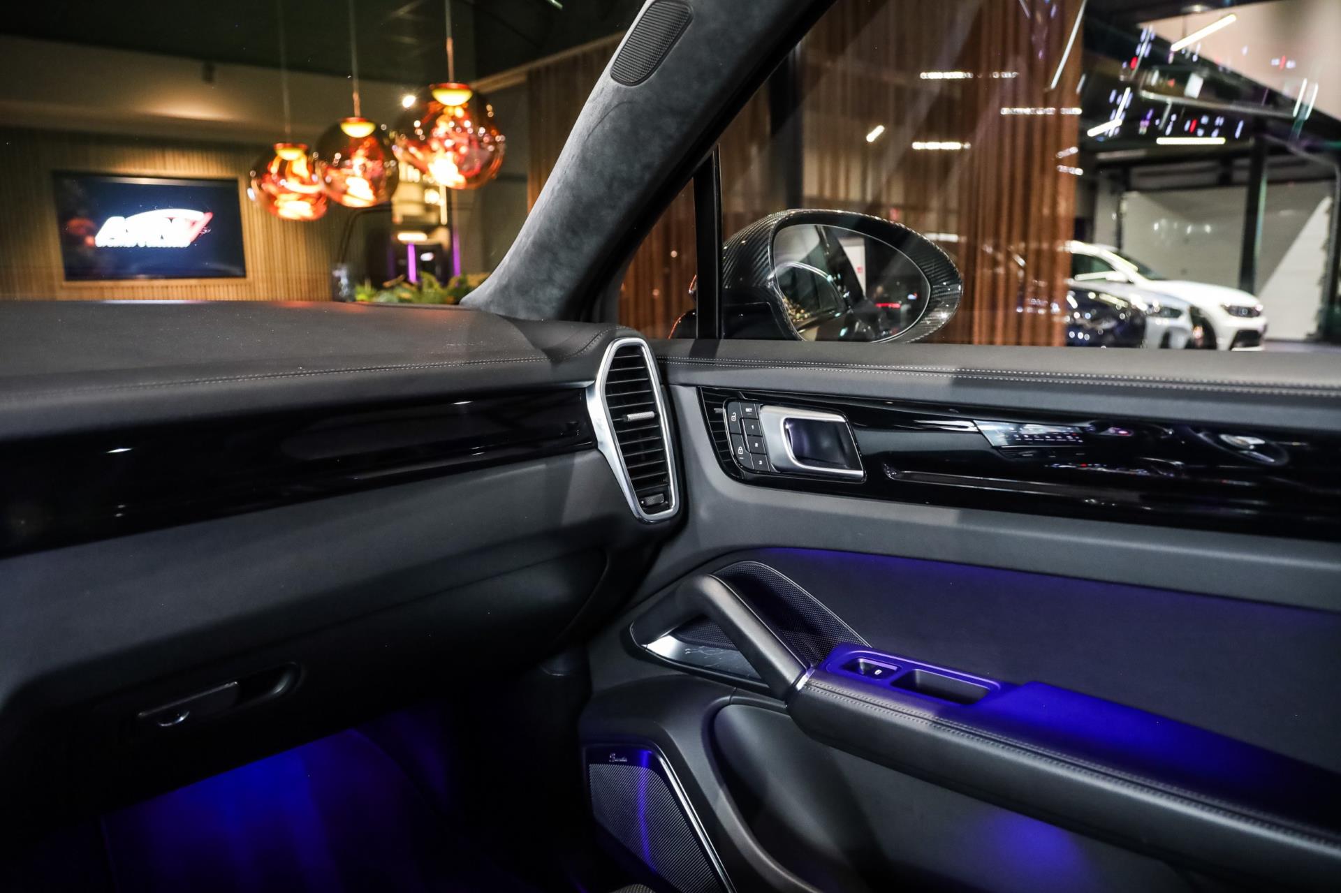 Foto van Porsche Cayenne Turbo S E-hybrid