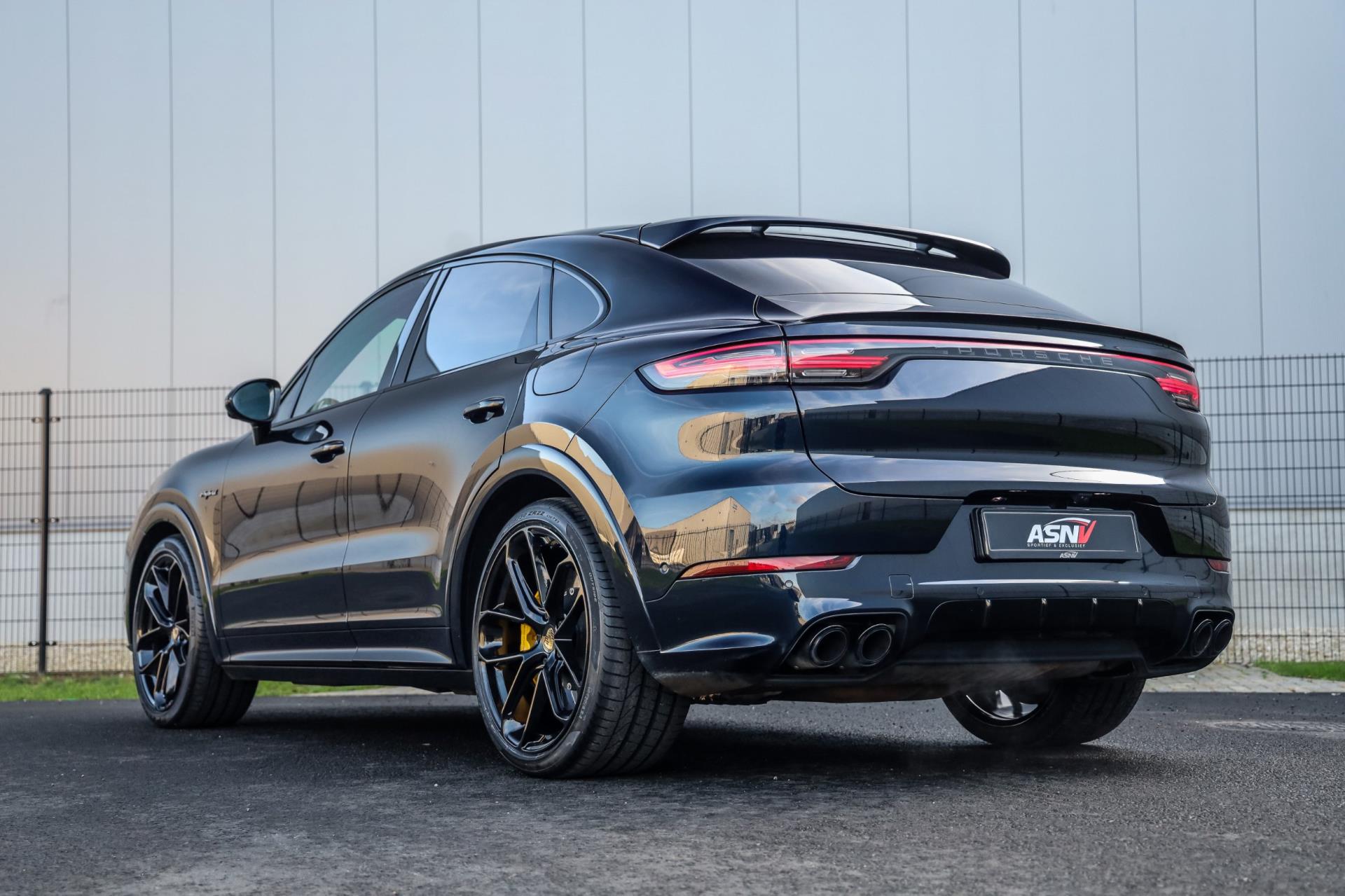 Foto van Porsche Cayenne Turbo S E-hybrid